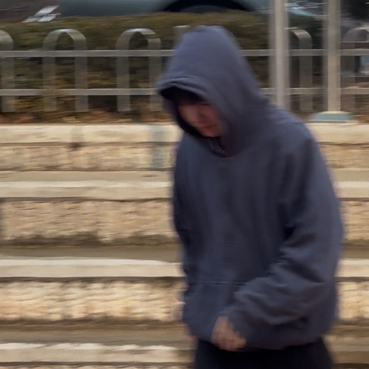 Yeezy YZY Zip-Up Hoodie Navy 착용 스타일 - 2