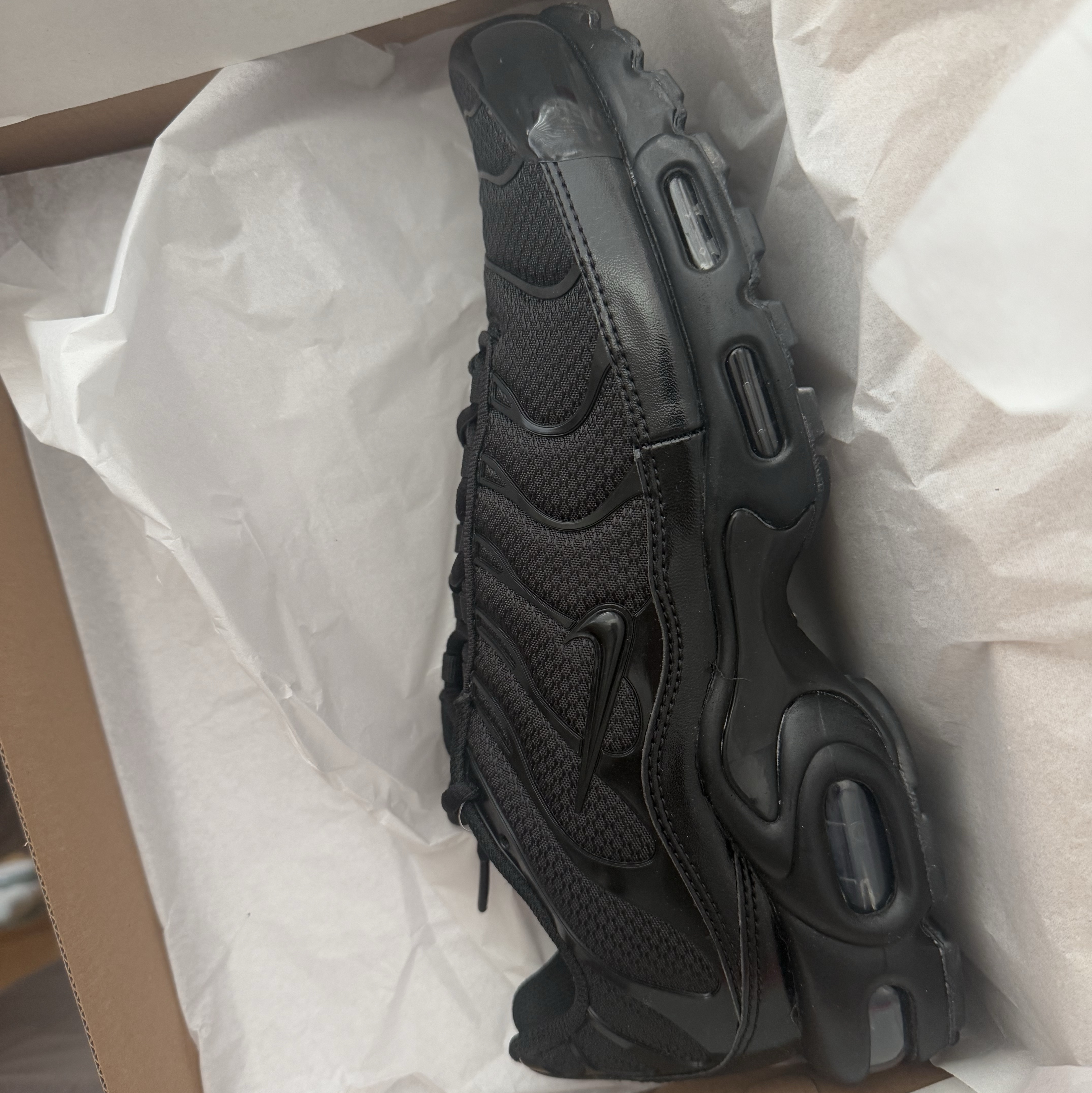 Nike Air Max Plus Triple Black 착용 스타일