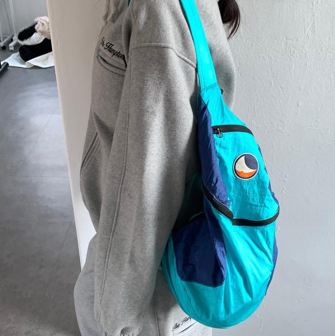 Ticket To The Moon Mini Backpack 15L Turquoise Royal Blue 착용 스타일 - 3