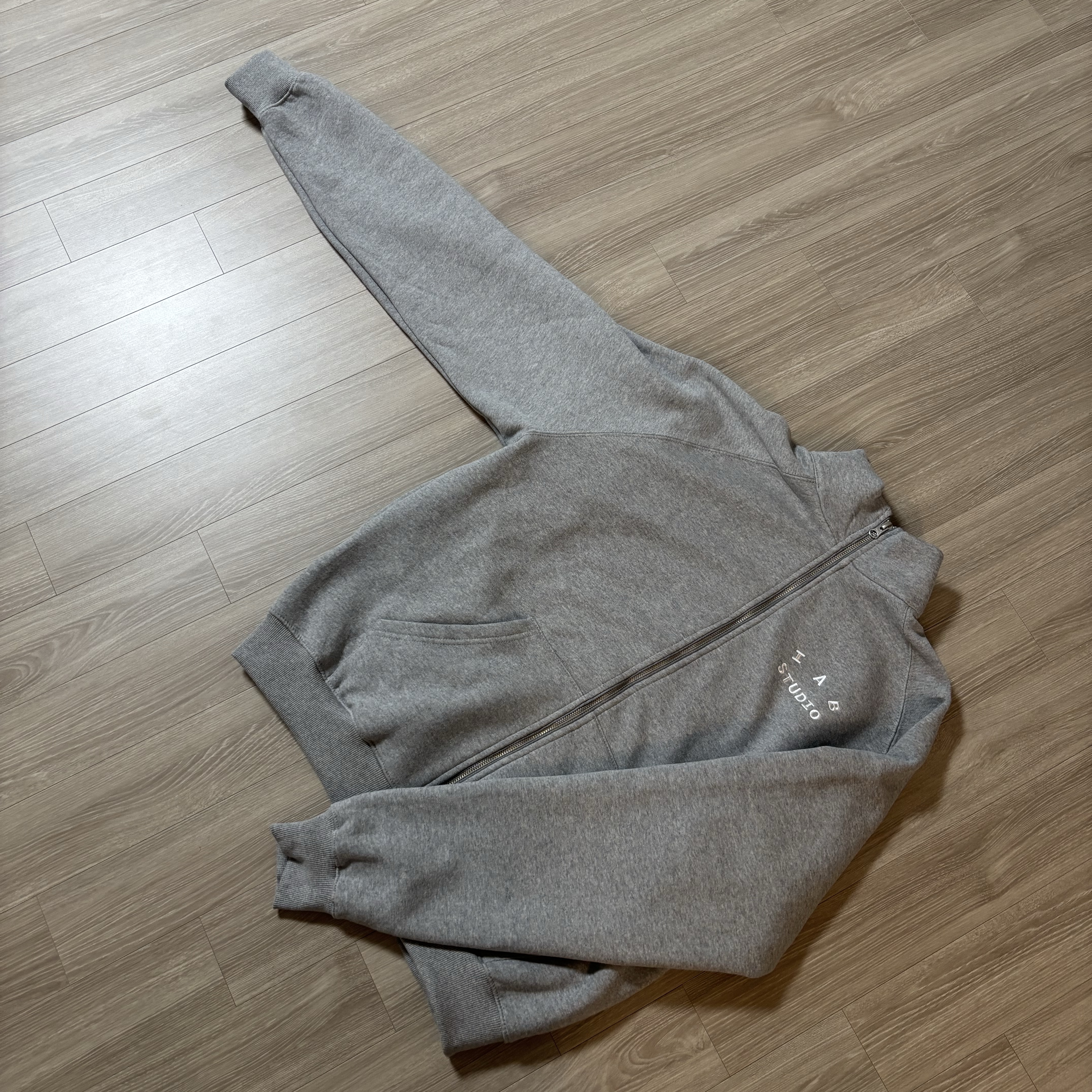 IAB Studio 2Way Full Zip-Up Gray White 착용 스타일 - 1