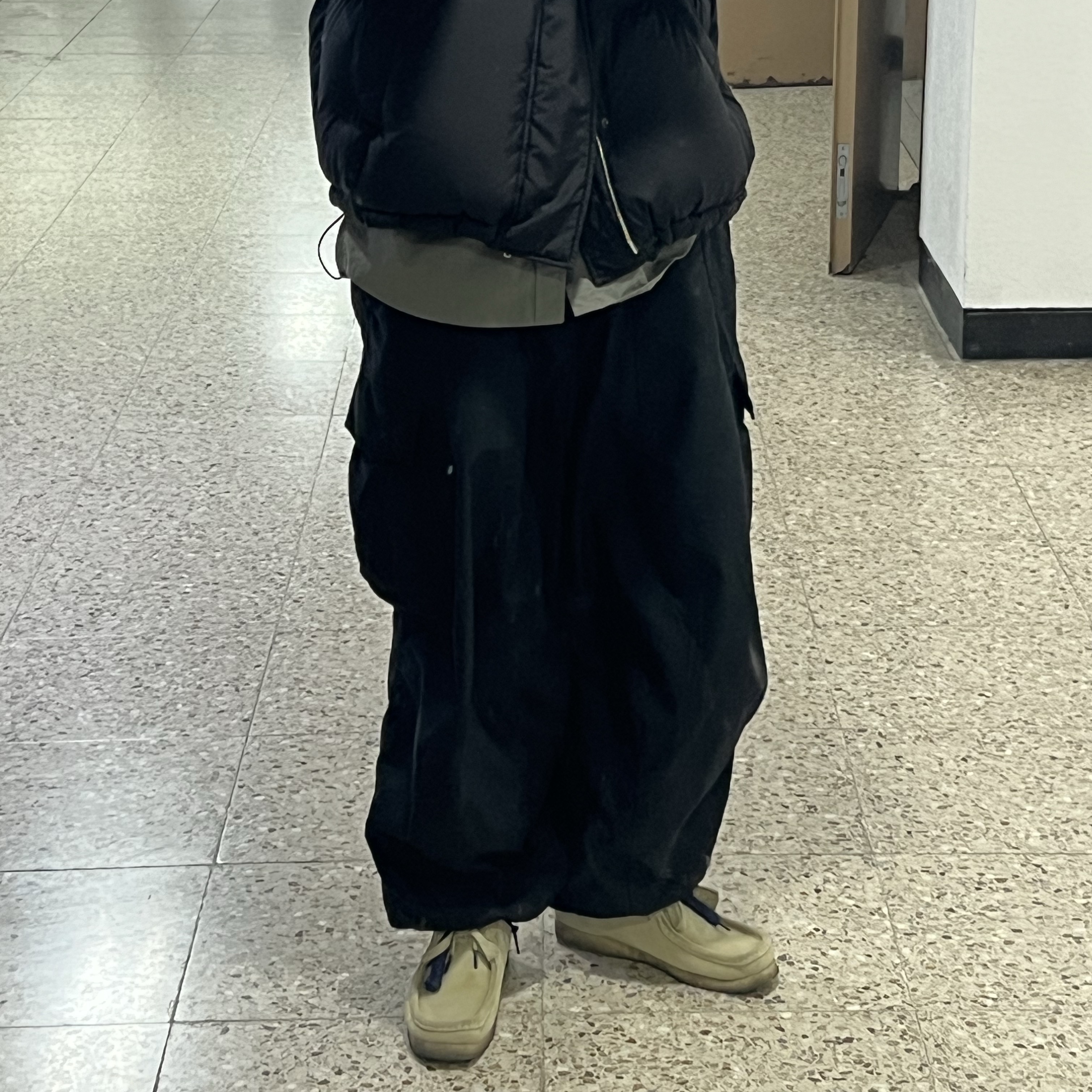 Needles H.D. BDU Pants Black, Clarks Wallabee Maple Suede 착용 스타일