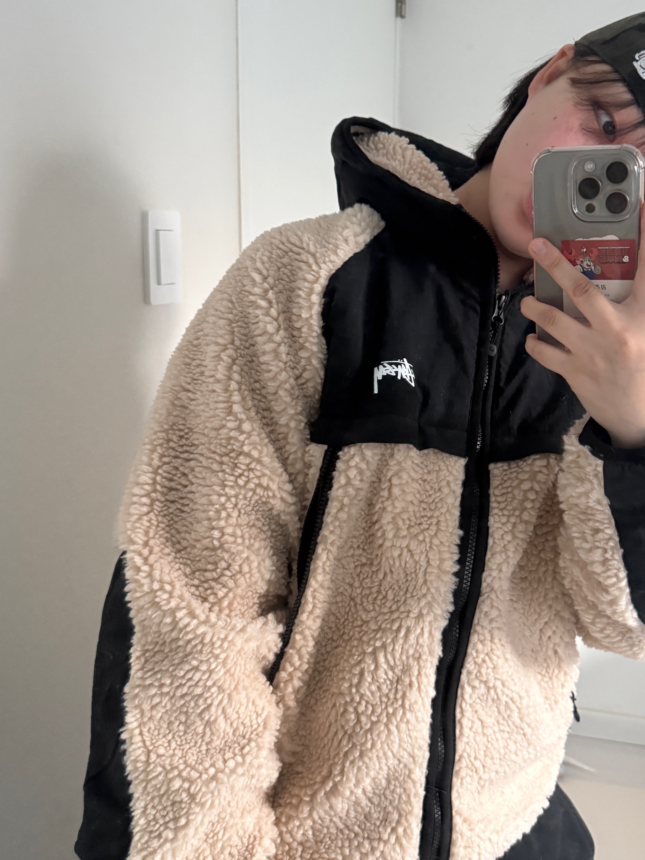 Stussy Sherpa Paneled Hooded Jacket Beige 착용 스타일 - 3