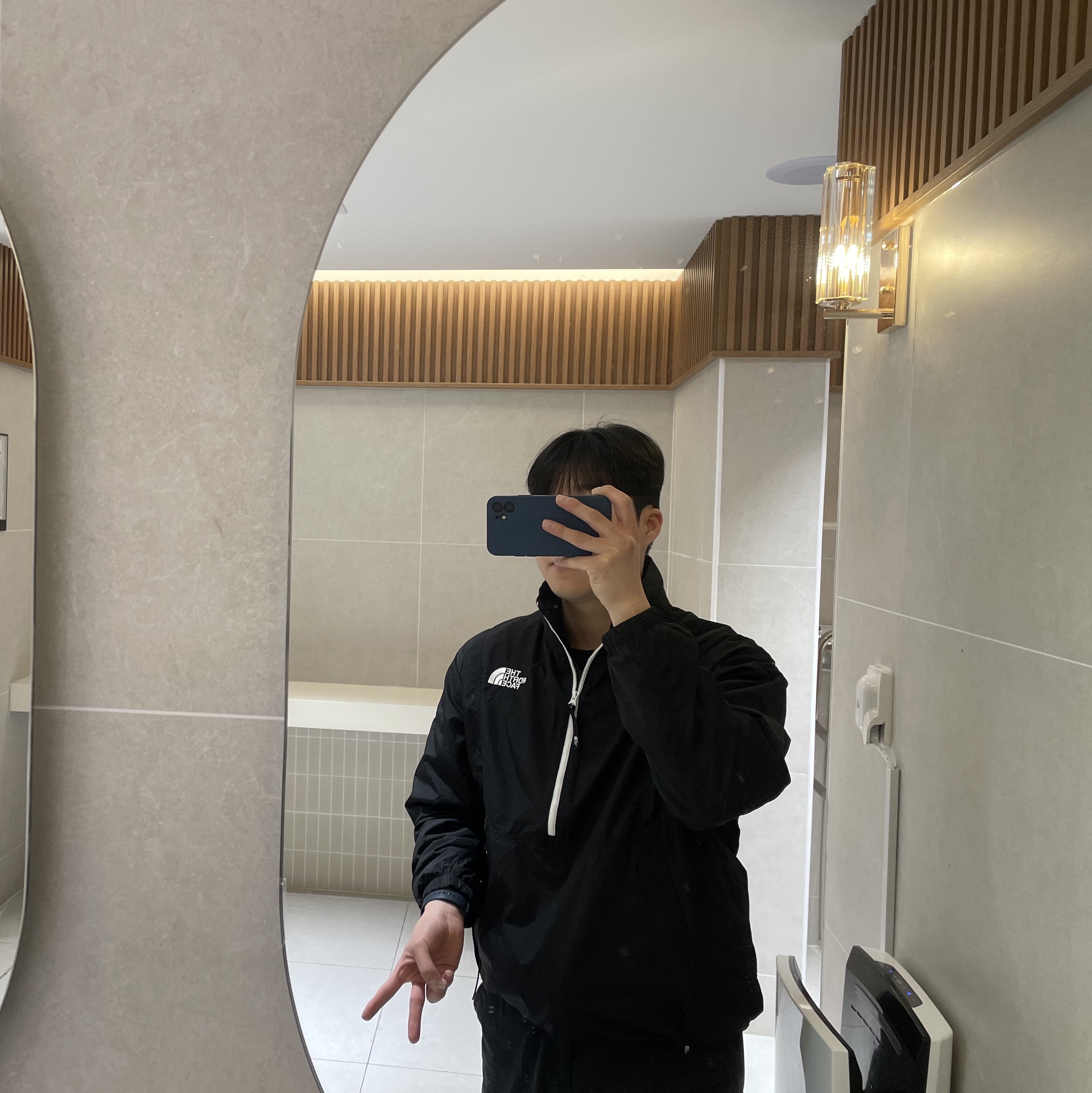 The North Face White Label Olema Anorak Black 착용 스타일