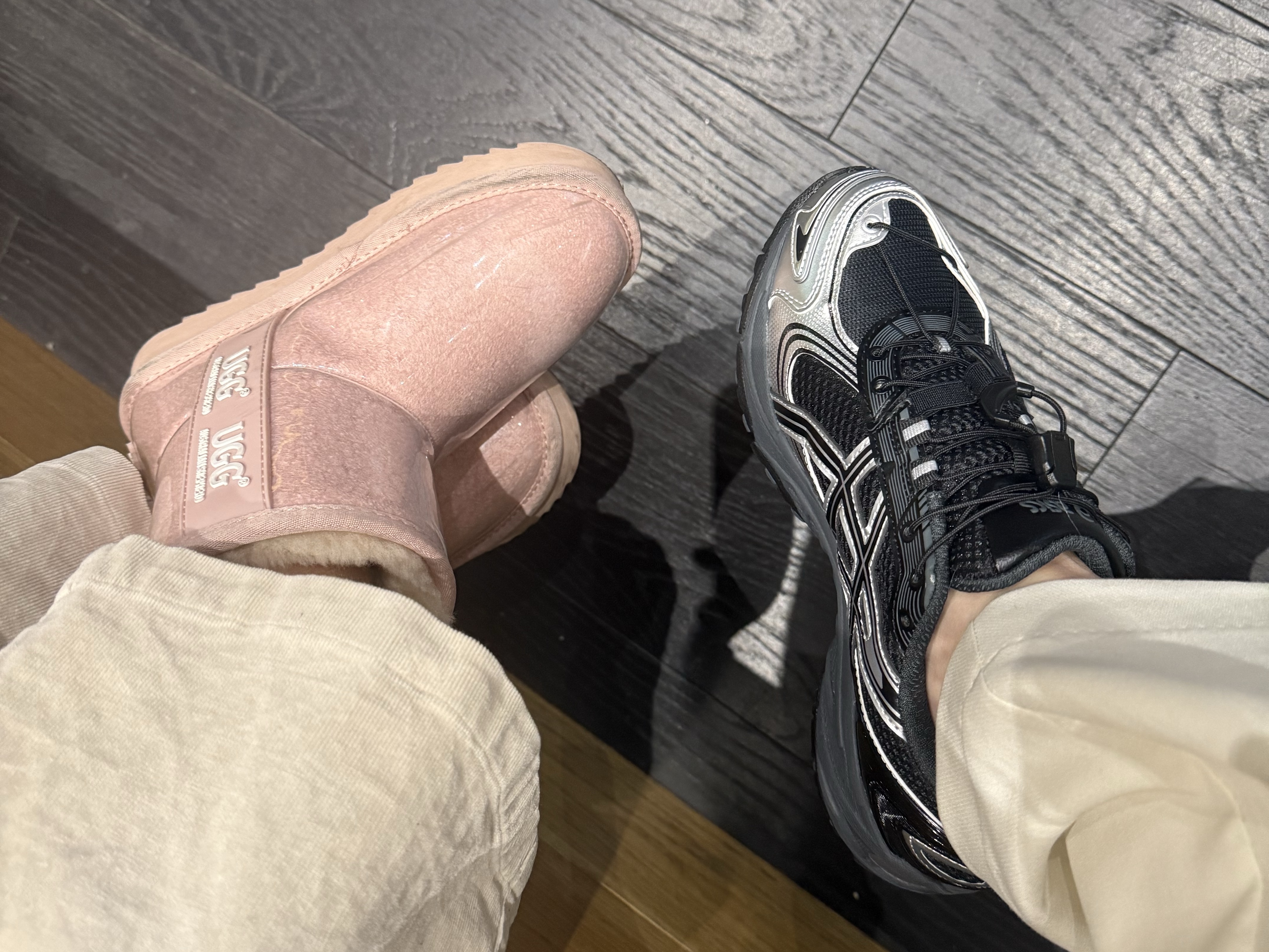 Asics Gel-Kahana TR V4 Carbon Black 착용 스타일