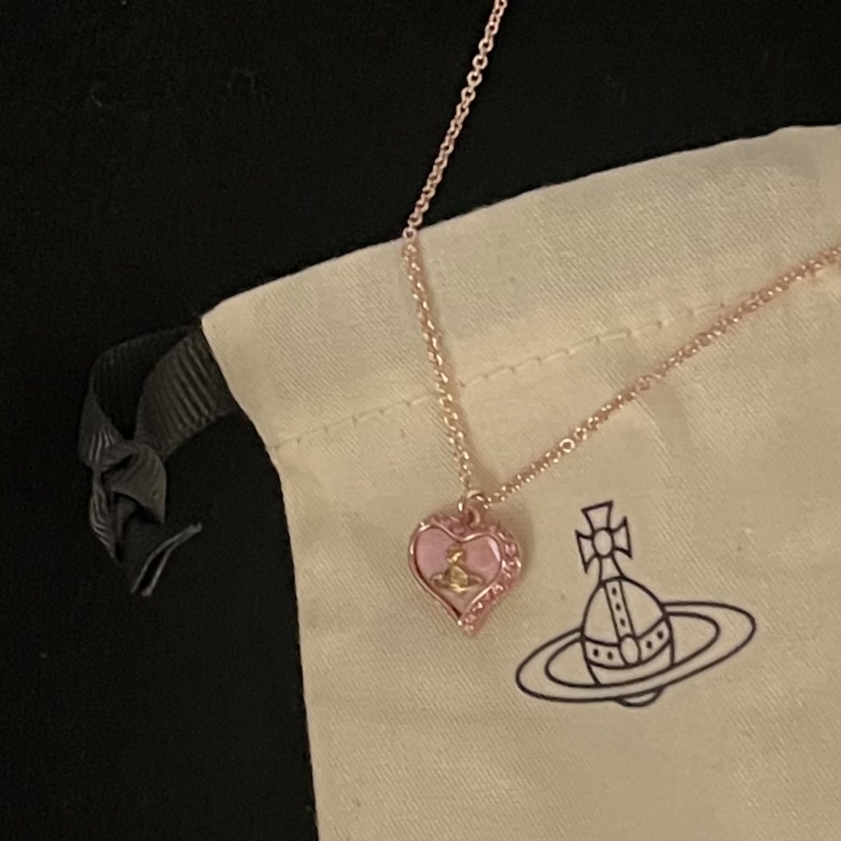 Vivienne Westwood Petra Necklace Pink Gold 착용 스타일