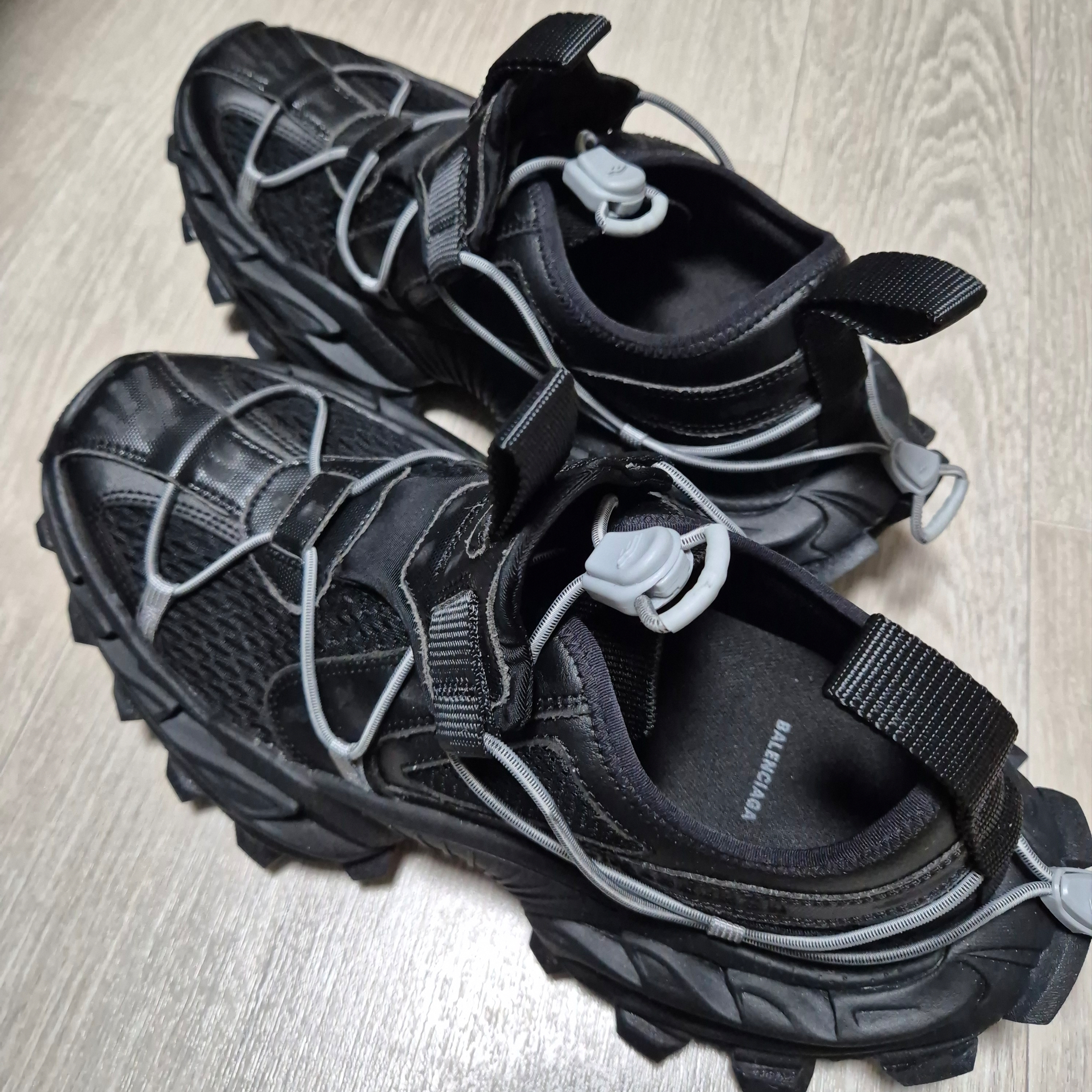 Balenciaga Hike Sneaker Black 착용 스타일 - 1