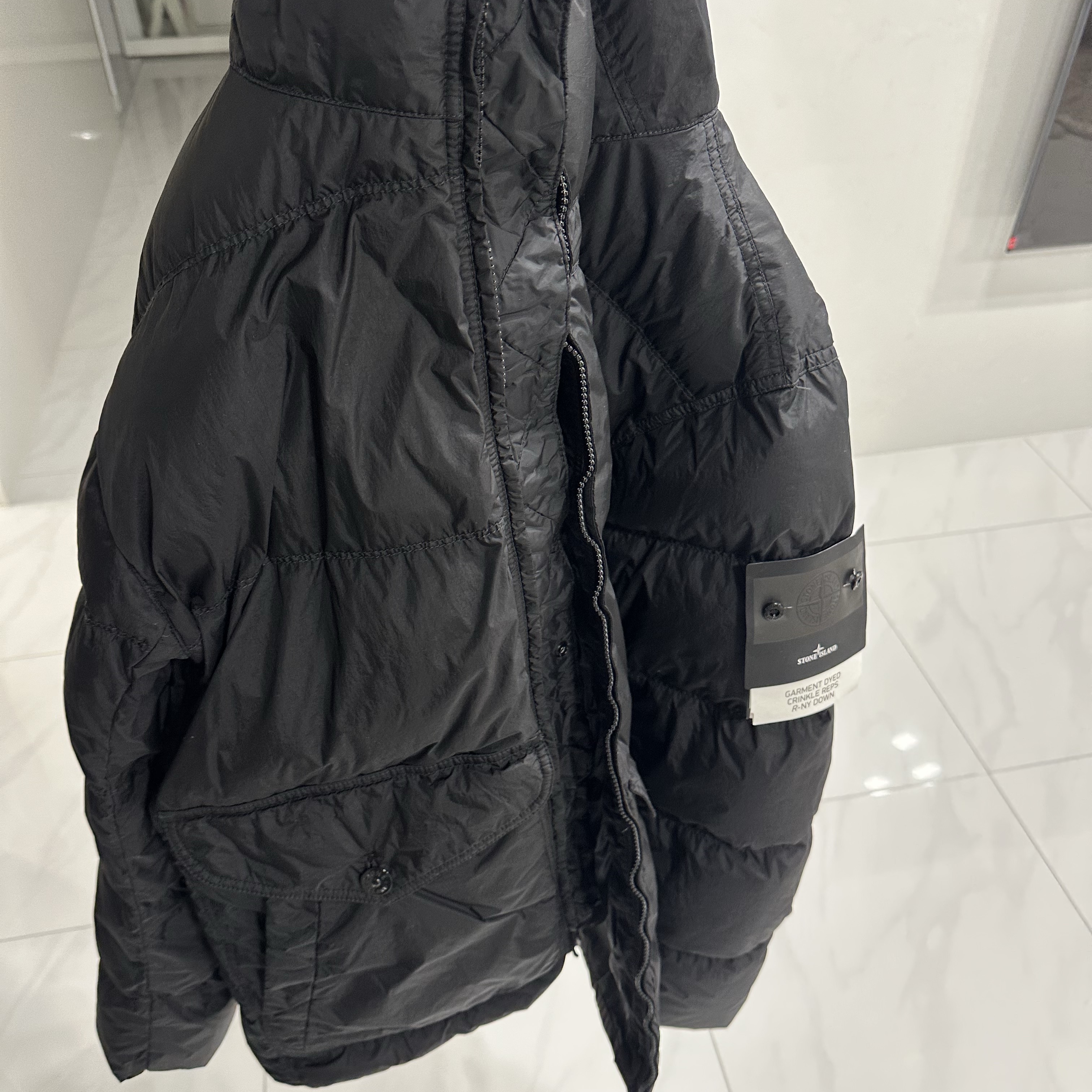 Stone Island 40723 Crinkle Reps Hooded Down Jacket Black - 24FW 착용 스타일