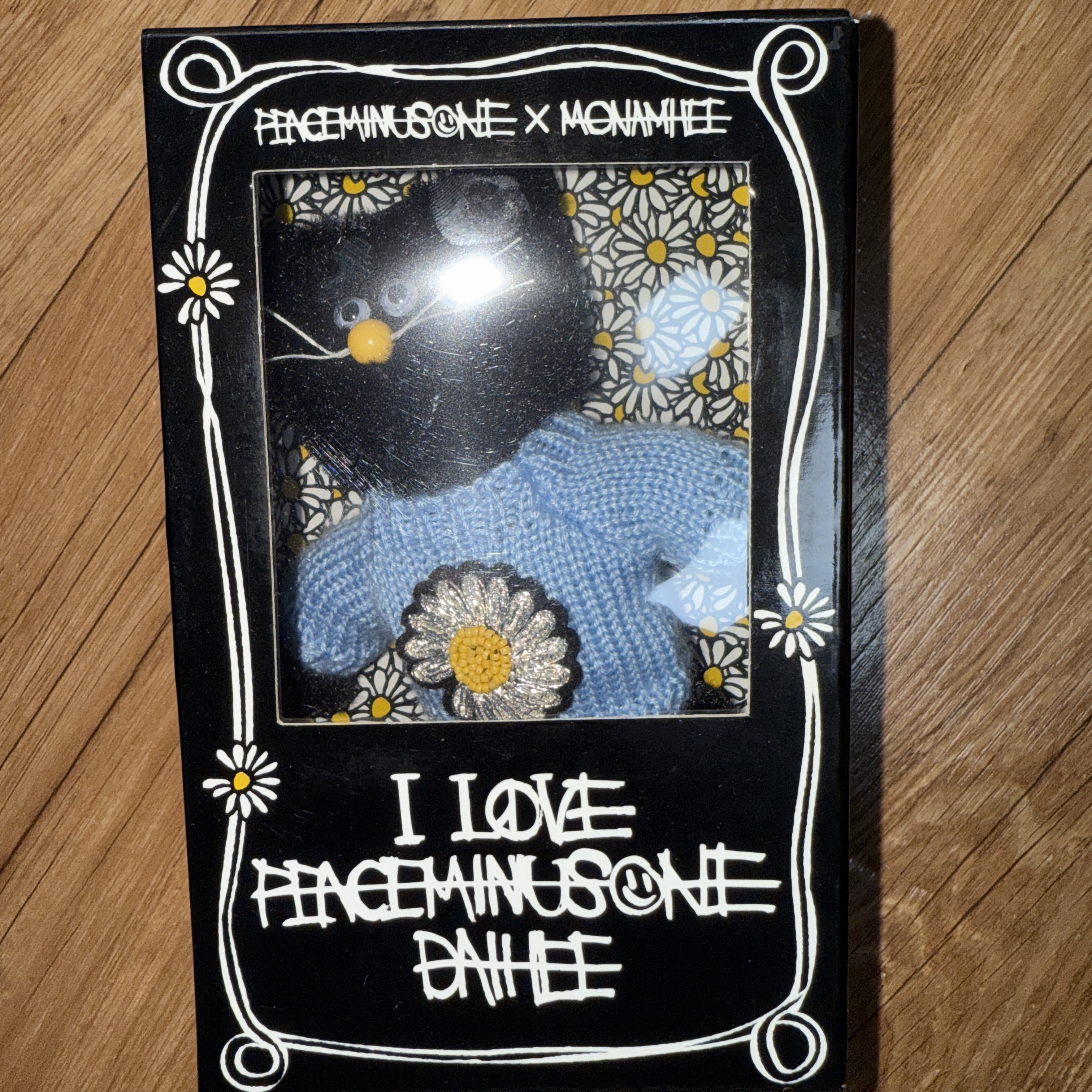 Monamhee x Peaceminusone Daihee Plush Keyring 착용 스타일