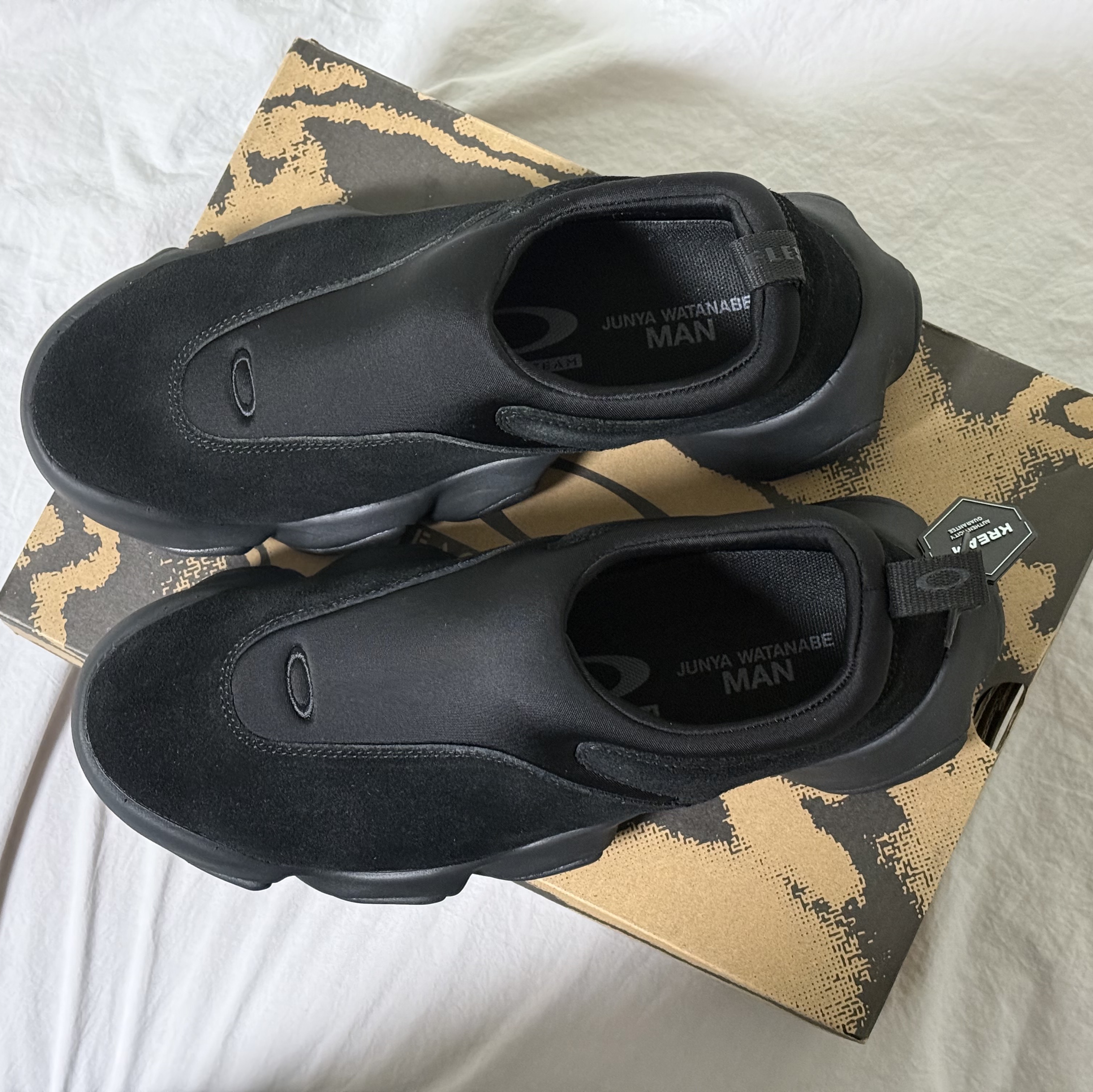 Oakley Factory Team x Junya Watanabe Man Suede Flesh Black 착용 스타일 - 2