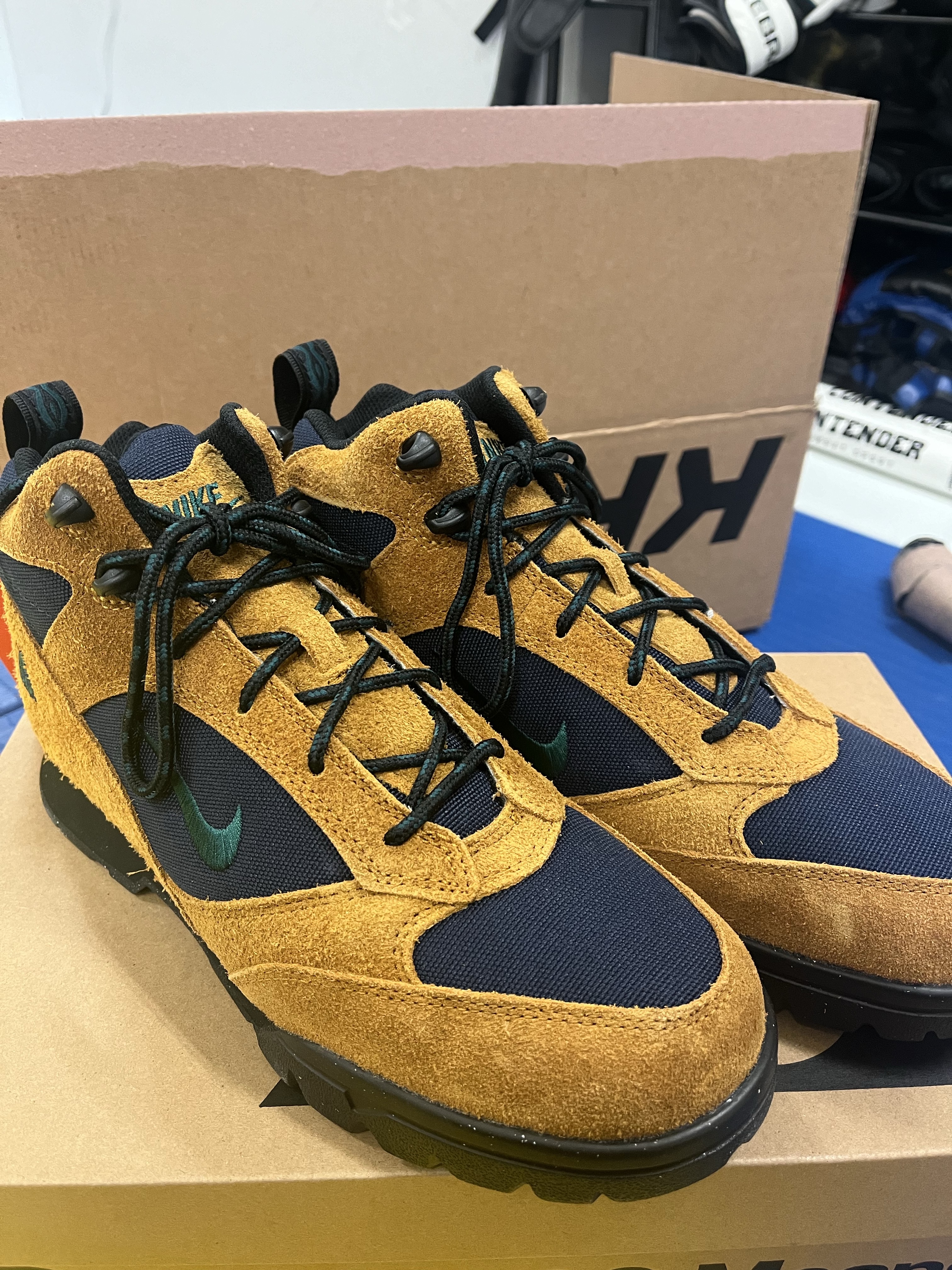 Nike ACG Torre Mid Waterproof Burnt Sienna and Obsidian 착용 스타일 - 1