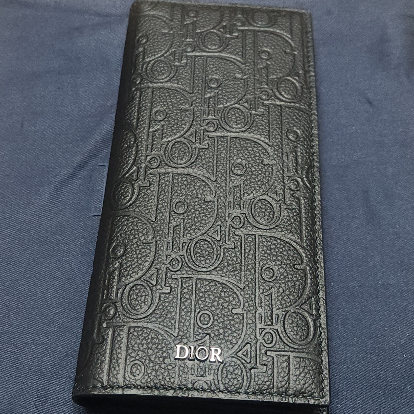 Dior Vertical Bifold Wallet Dior Gravity Leather Black 착용 스타일 - 4