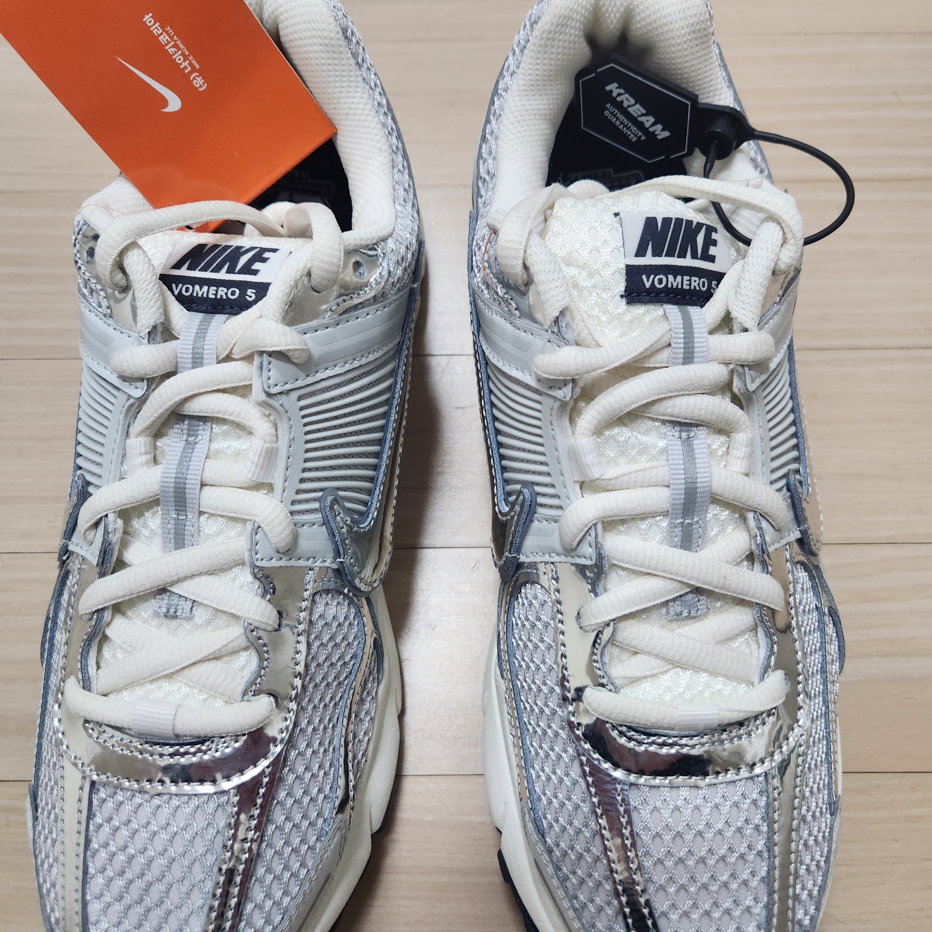 Nike Zoom Vomero 5 Photon Dust Gridiron 착용 스타일