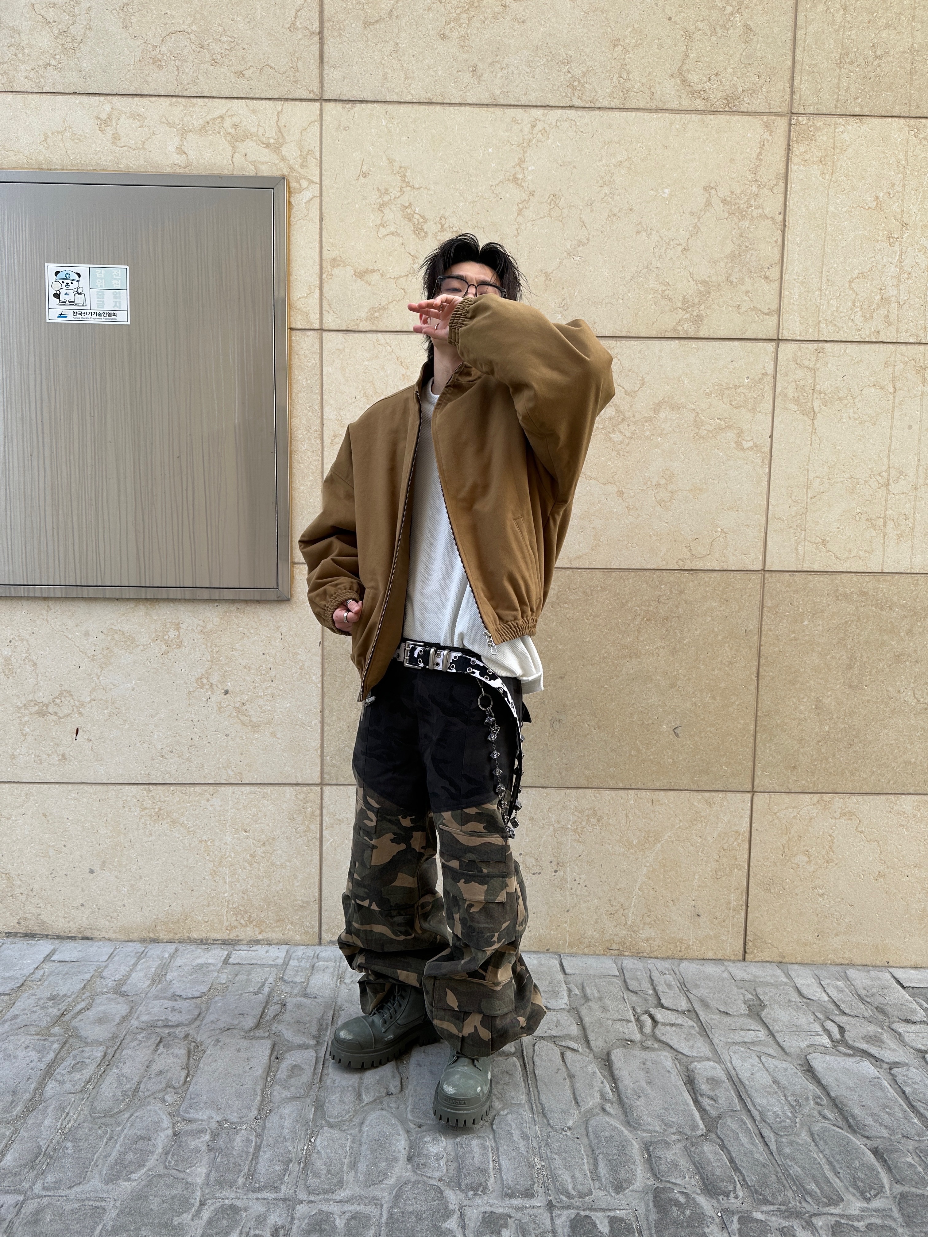 Balenciaga Combat Strike 20mm Boot Kaki, Nonnod Moleskine Bomber Jacket Camel 착용 스타일 - 1