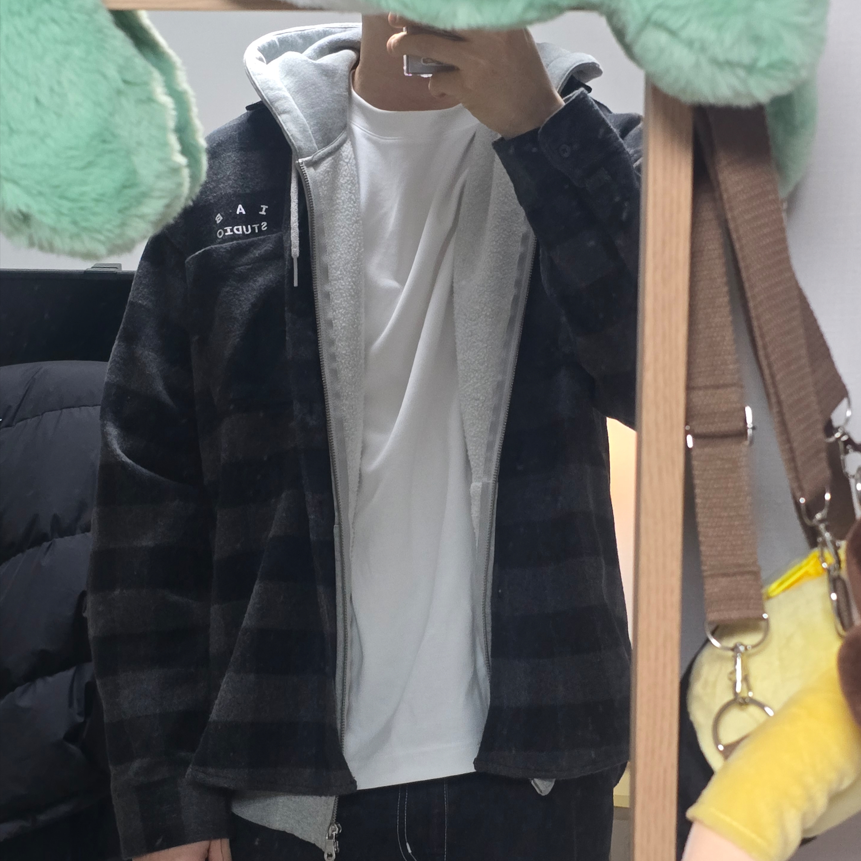 IAB Studio Gingham Check Shirt Black White 착용 스타일 - 2