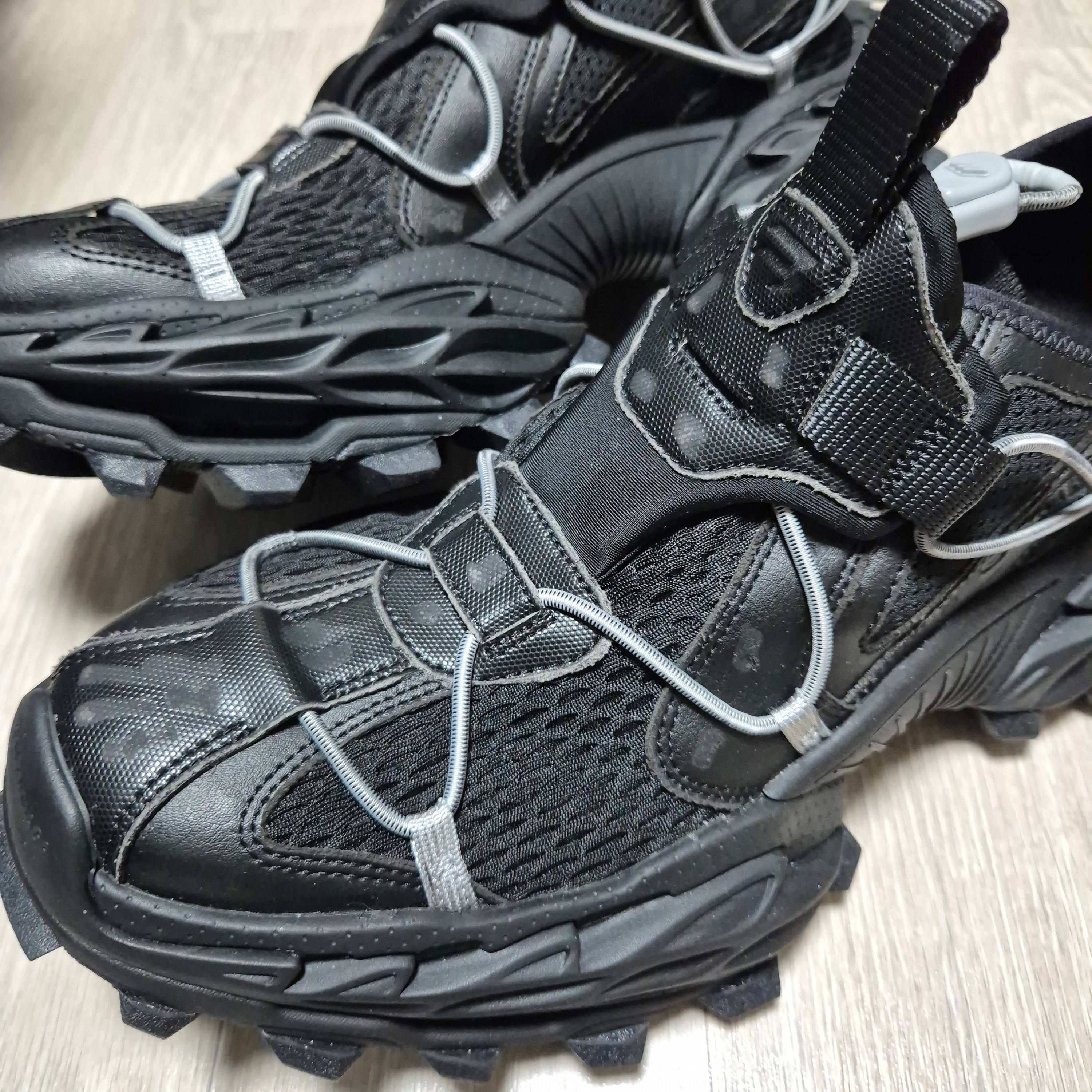 Balenciaga Hike Sneaker Black 착용 스타일 - 4