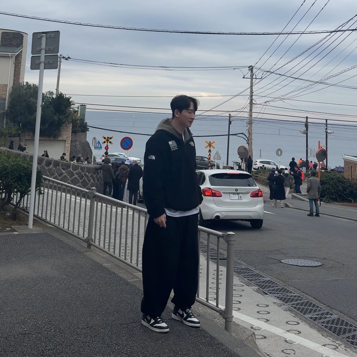 Undermycar Mu.03 Anti Fxxking Logo Play Oversized Sweat Jogger Black, Nike x Ambush Dunk High Black 착용 스타일 - 3