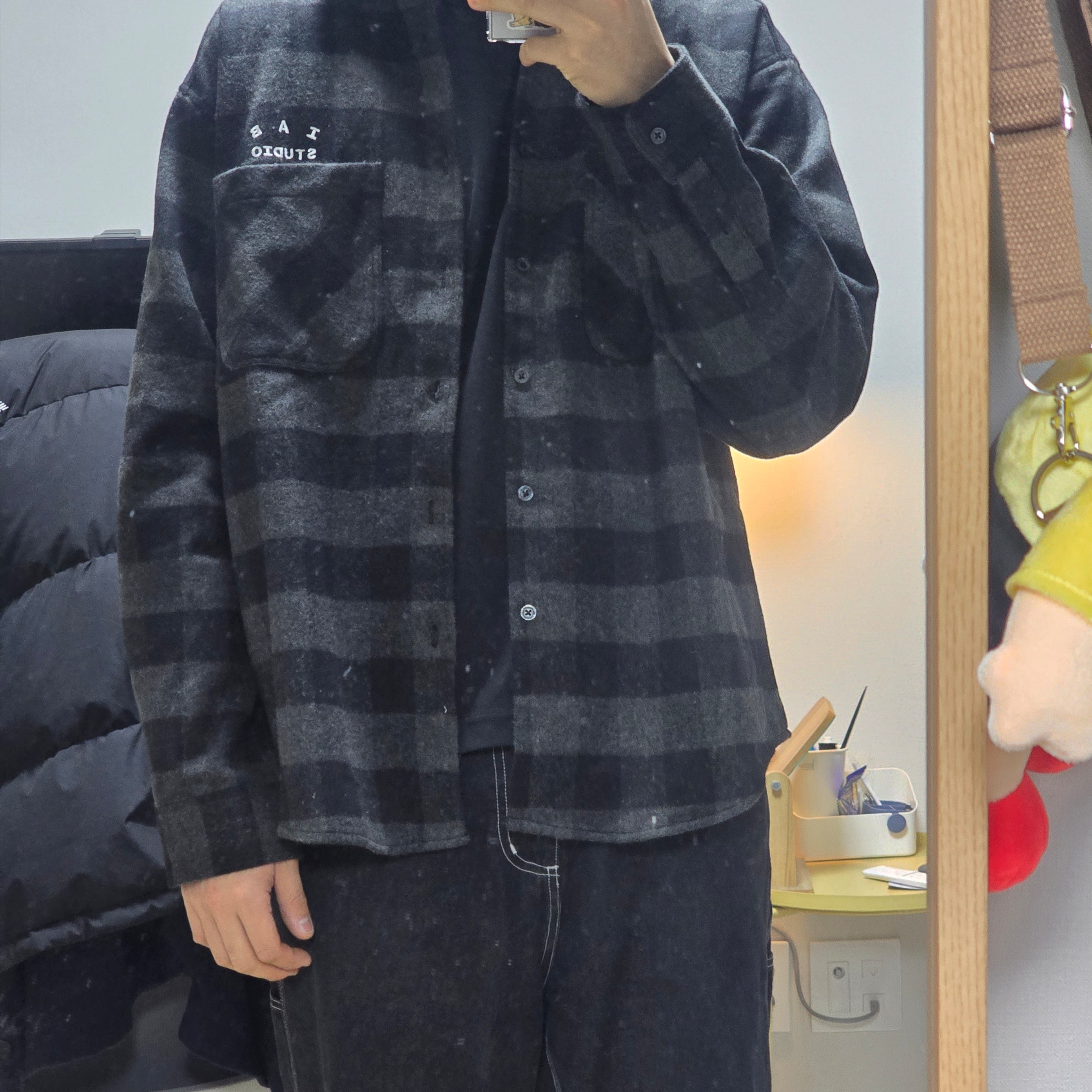 IAB Studio Gingham Check Shirt Black White 착용 스타일 - 4