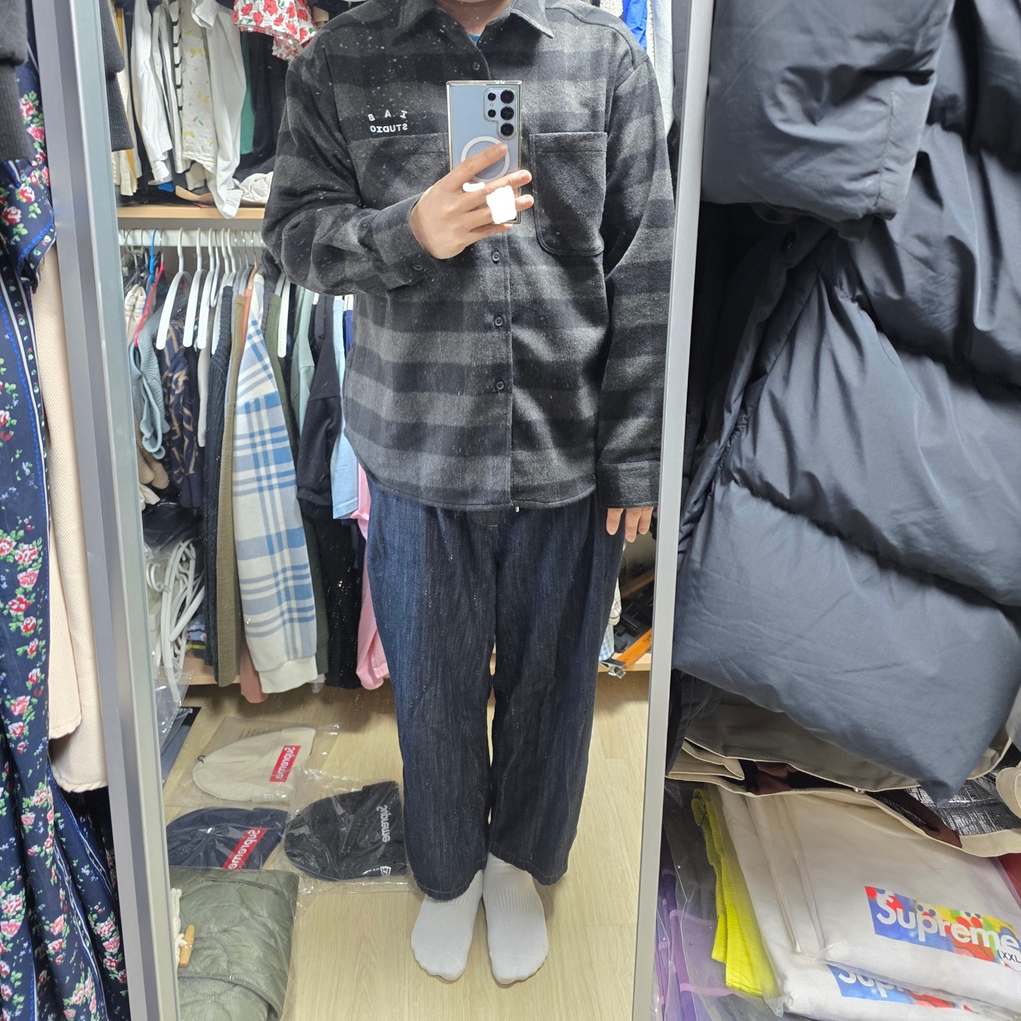 IAB Studio Gingham Check Shirt Black White 착용 스타일 - 1