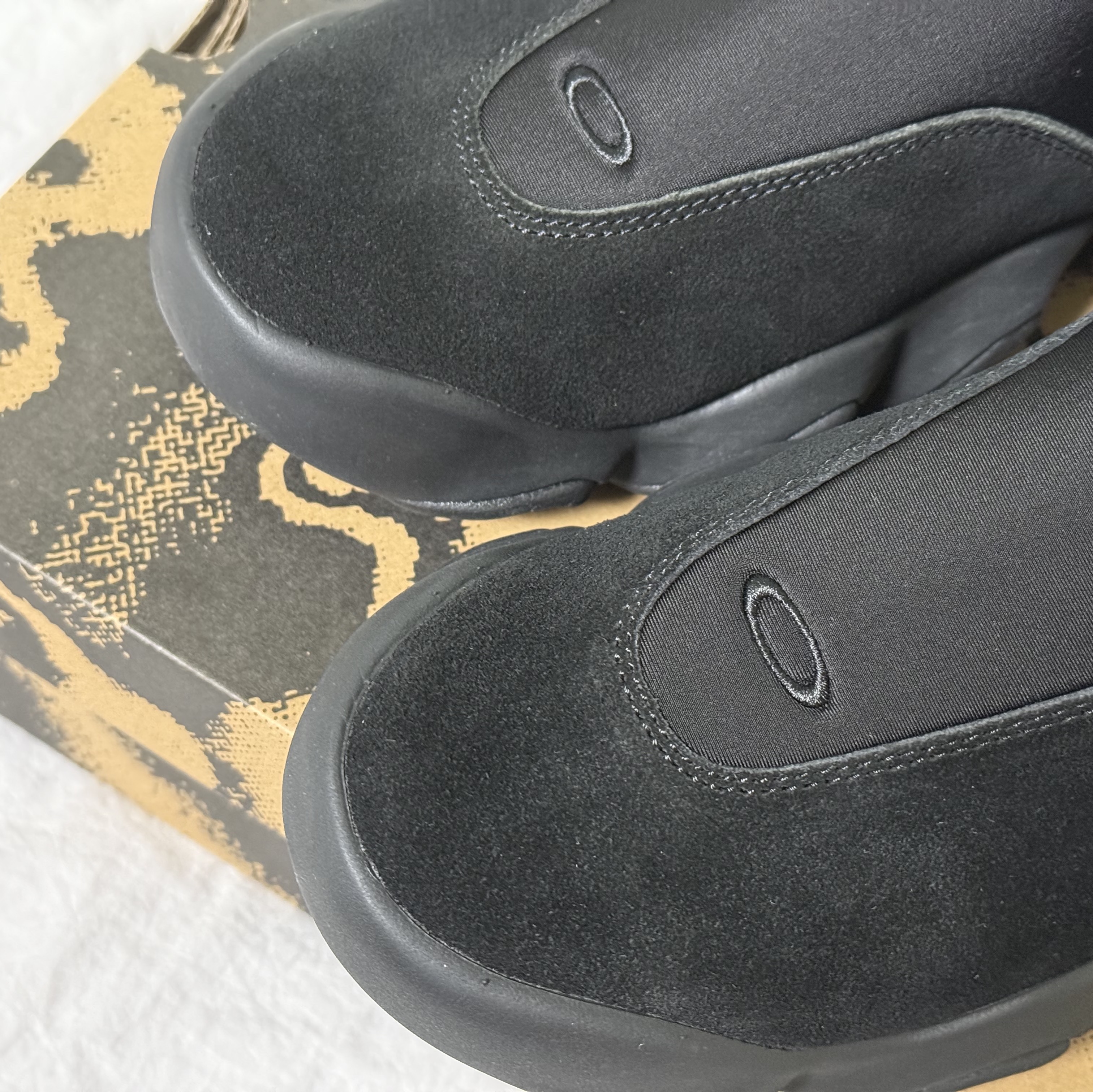 Oakley Factory Team x Junya Watanabe Man Suede Flesh Black 착용 스타일 - 4
