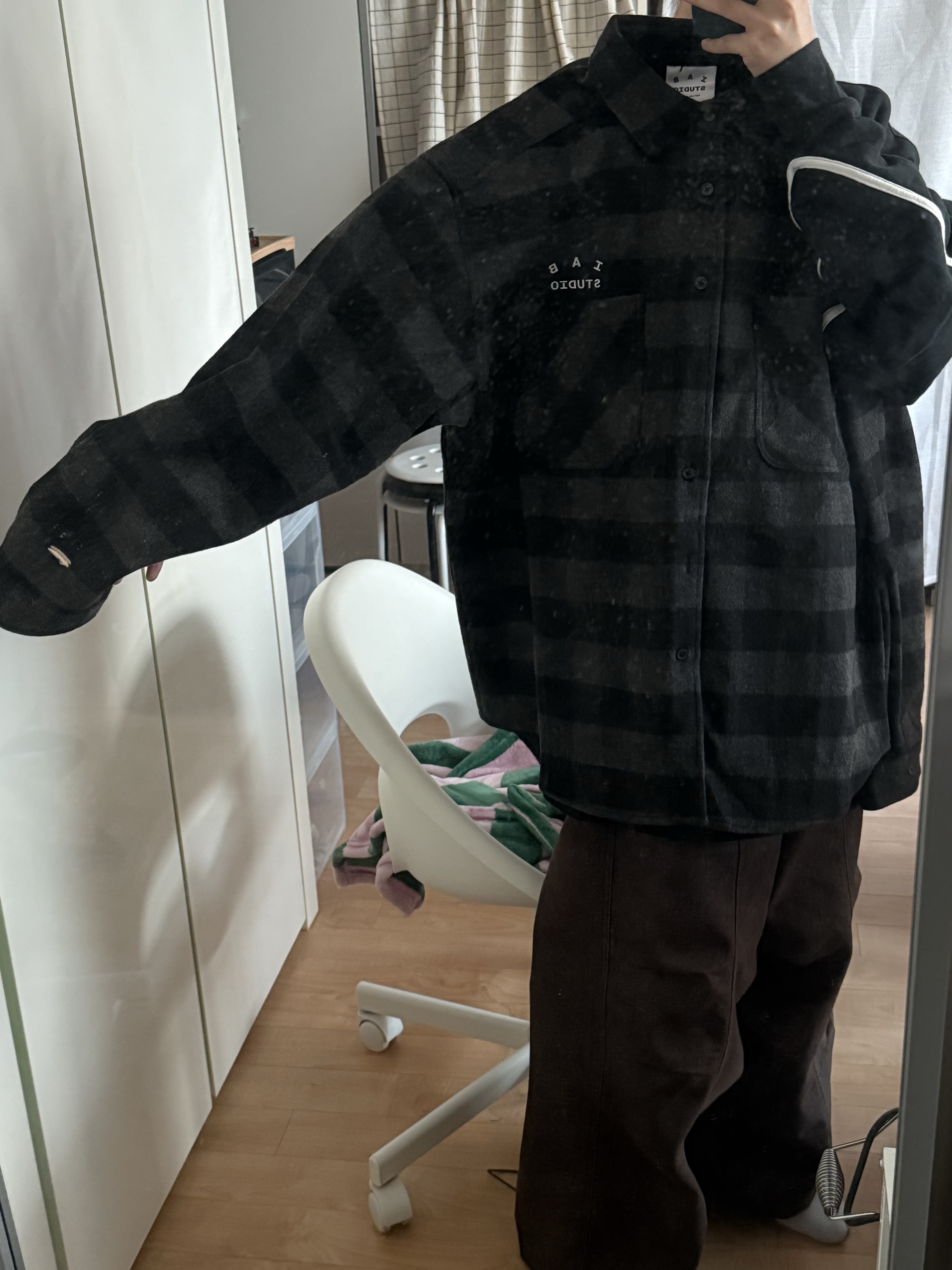 IAB Studio Gingham Check Shirt Black White 착용 스타일