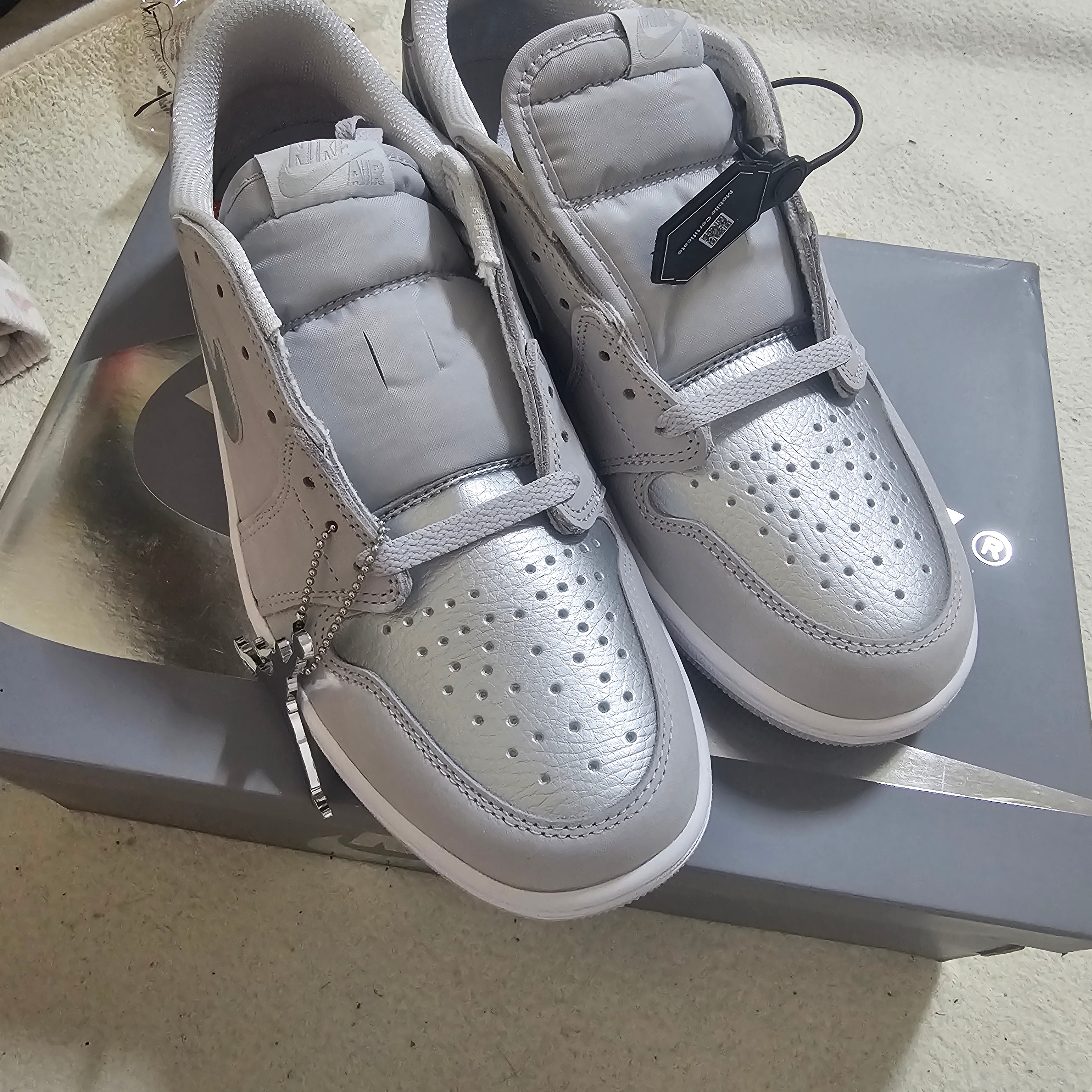 Jordan 1 Retro Low OG Silver 착용 스타일 - 3
