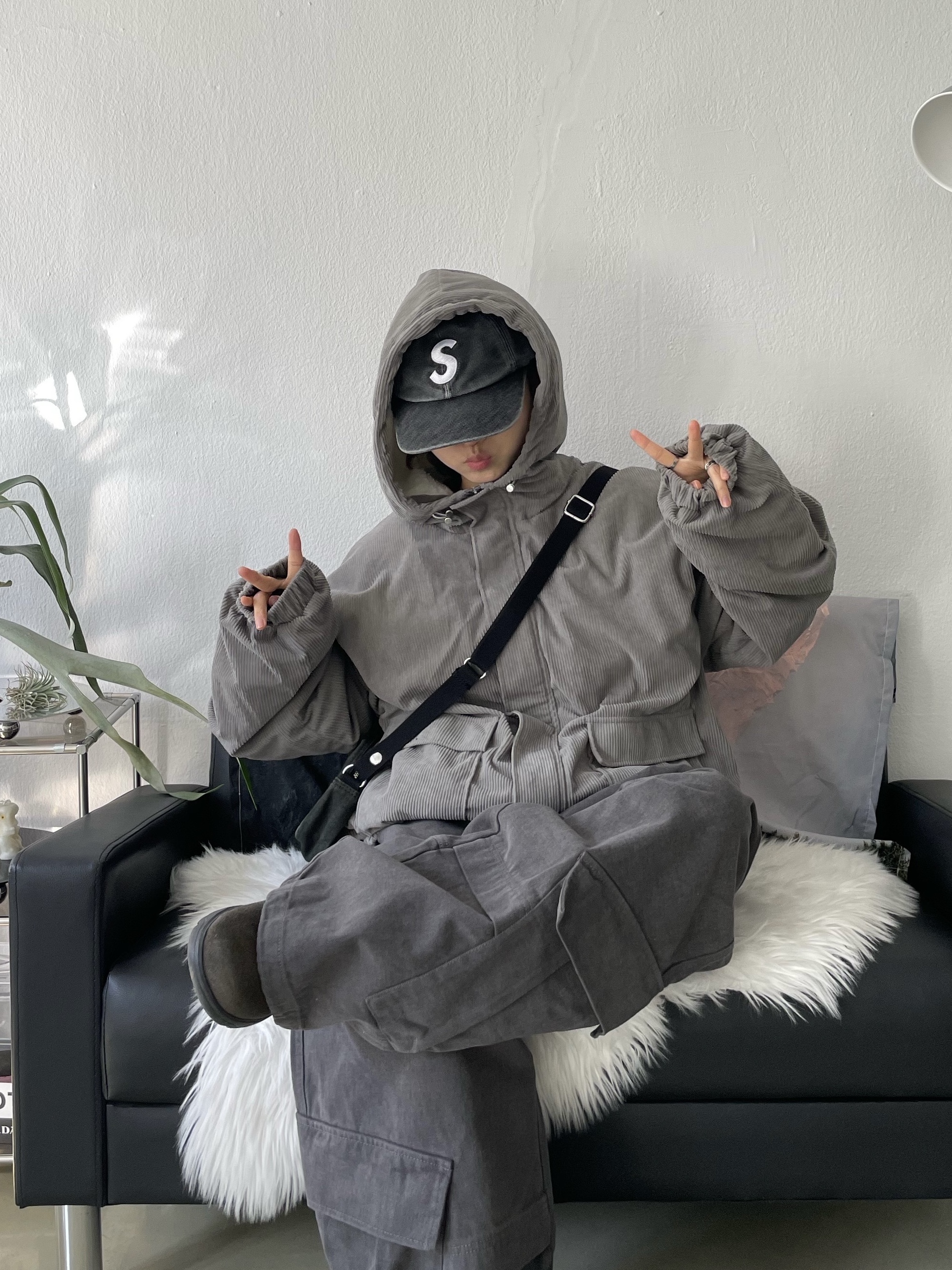 Supreme Pigment Canvas S Logo 6-Panel Black - 23SS, Stussy Canvas Side Pouch Washed Black 착용 스타일 - 2