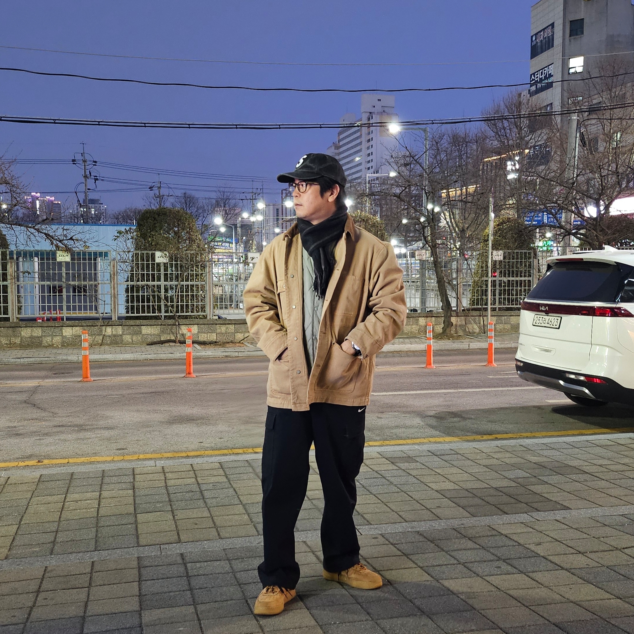 Nike Air Force 1 '07 WB Flax, Supreme Pigment S Logo 6-Panel Black - 24FW 착용 스타일 - 1
