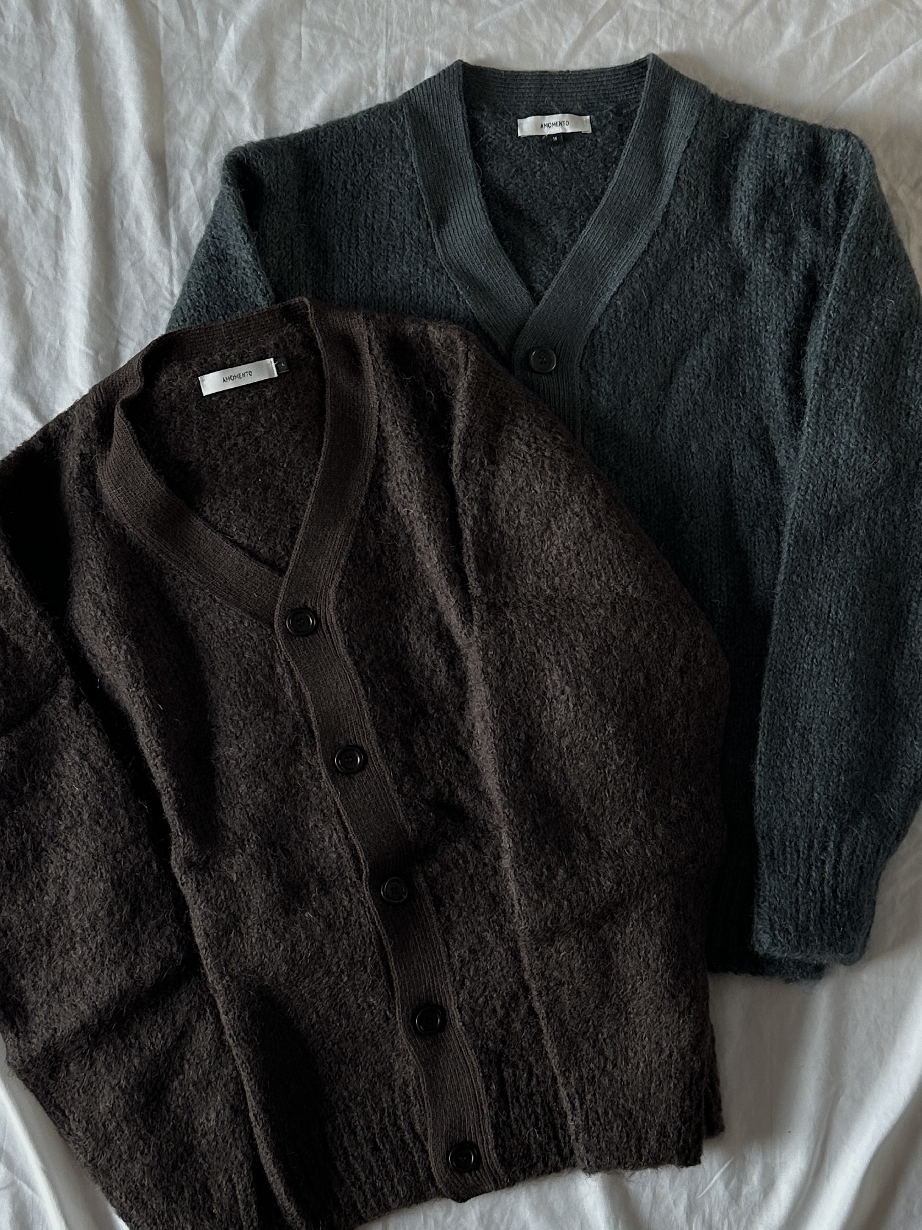 Amomento Grandpa Cardigan Brown - 24FW, Amomento Women Grandma Cardigan Dark Green - 24FW 착용 스타일 - 2