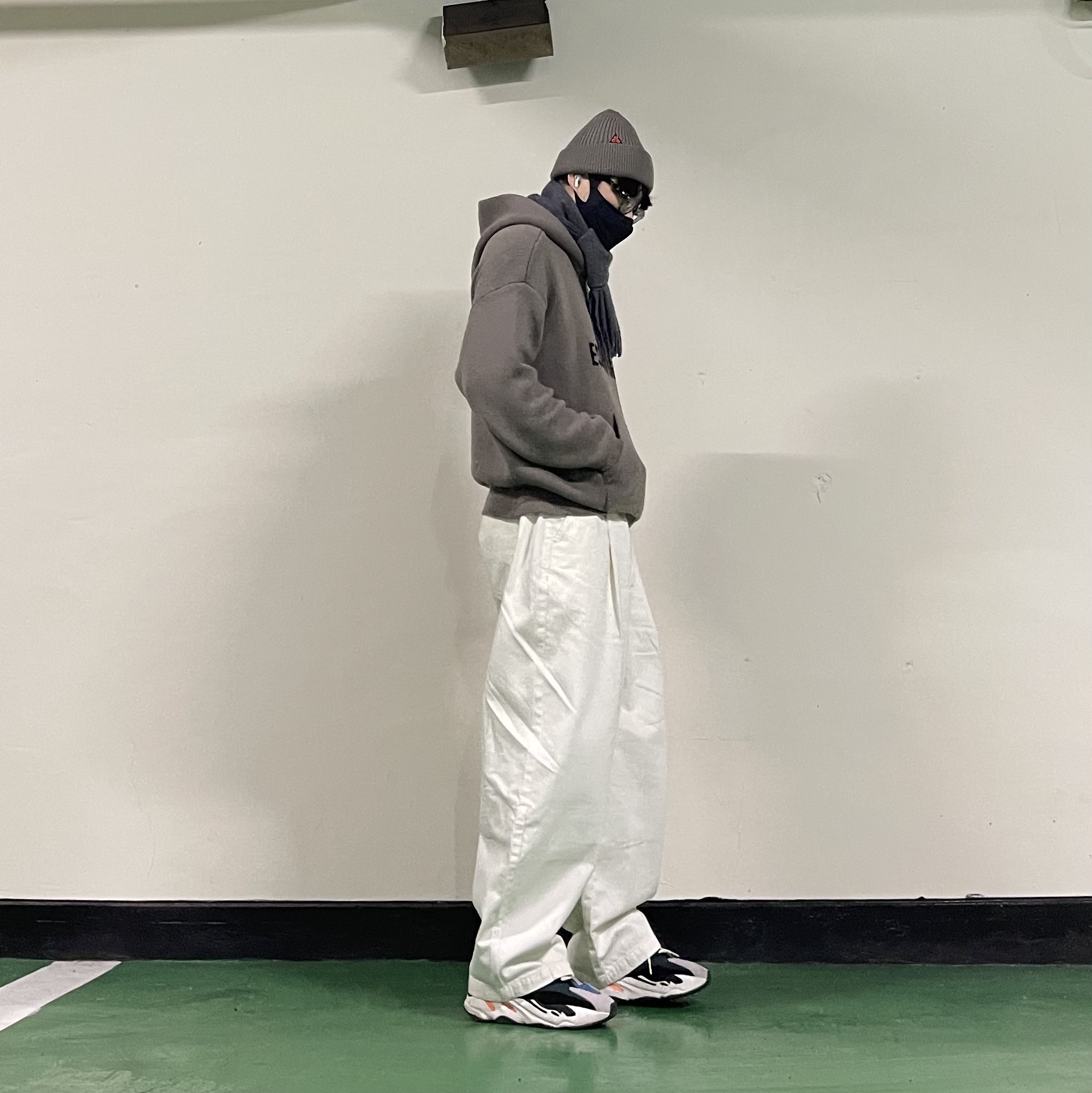 Essentials Knit Pullover Hoodie Taupe - 21SS, Nike NRG ACG Cuffed Beanie Olive Grey 착용 스타일 - 2