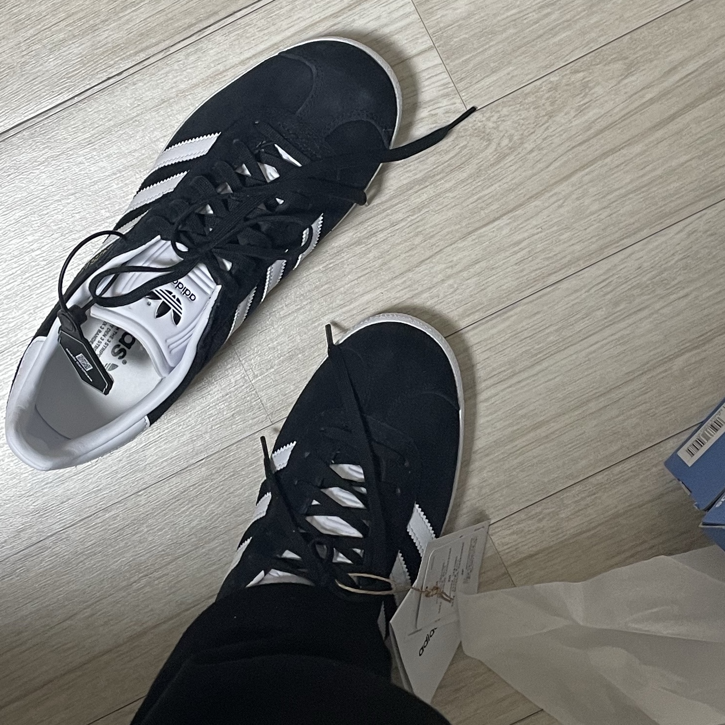 Adidas Gazelle Core Black White 착용 스타일