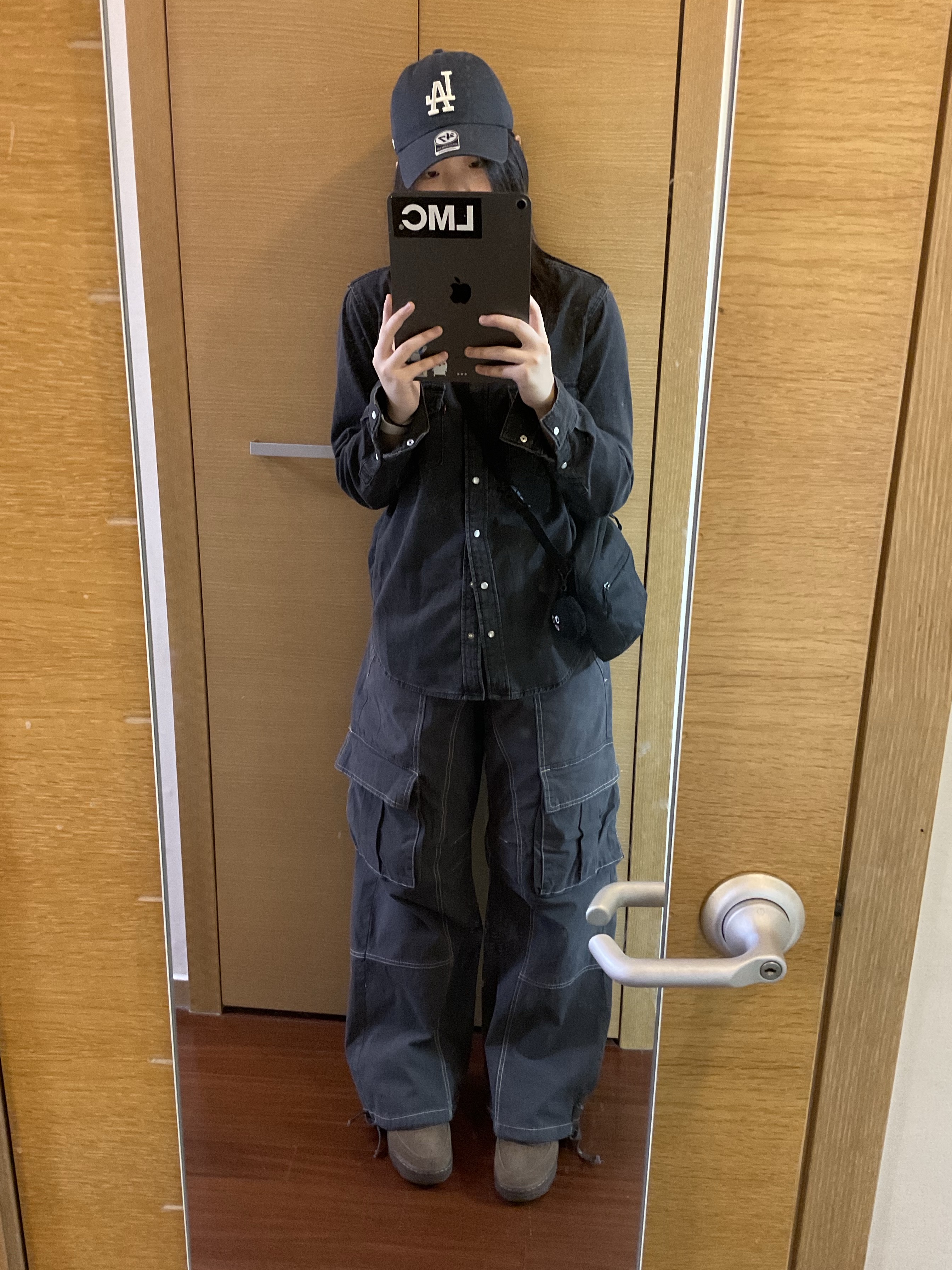 Arc'teryx Mantis 1 Waistpack Black II, (W) Nike Air Force 1 '07 Cacao Wow 착용 스타일