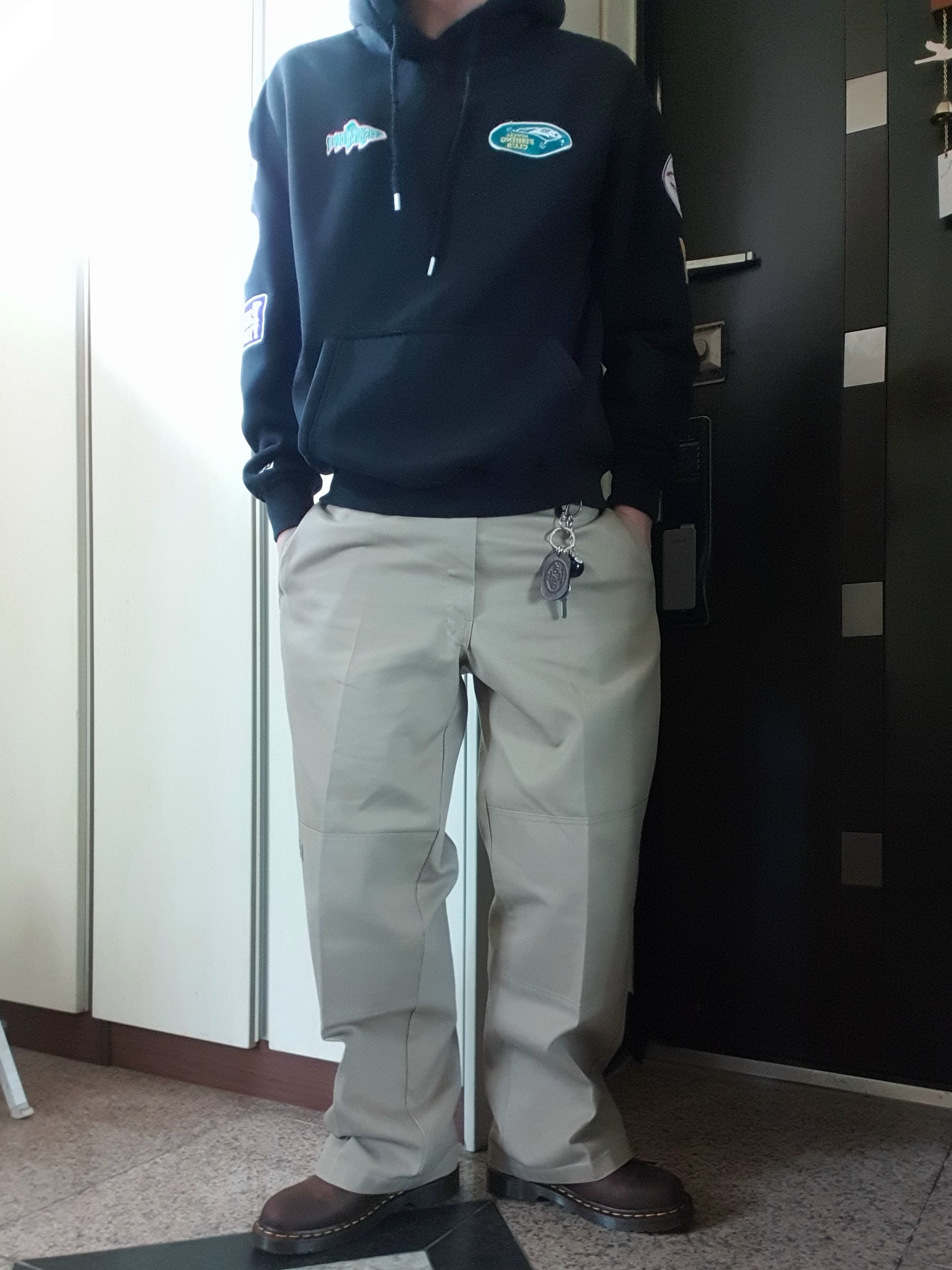 Dr. Martens 1460 Crazy Horse Brown, Carhartt WIP Dearborn Canvas Double Knee Pants Black Rinsed 착용 스타일 - 2