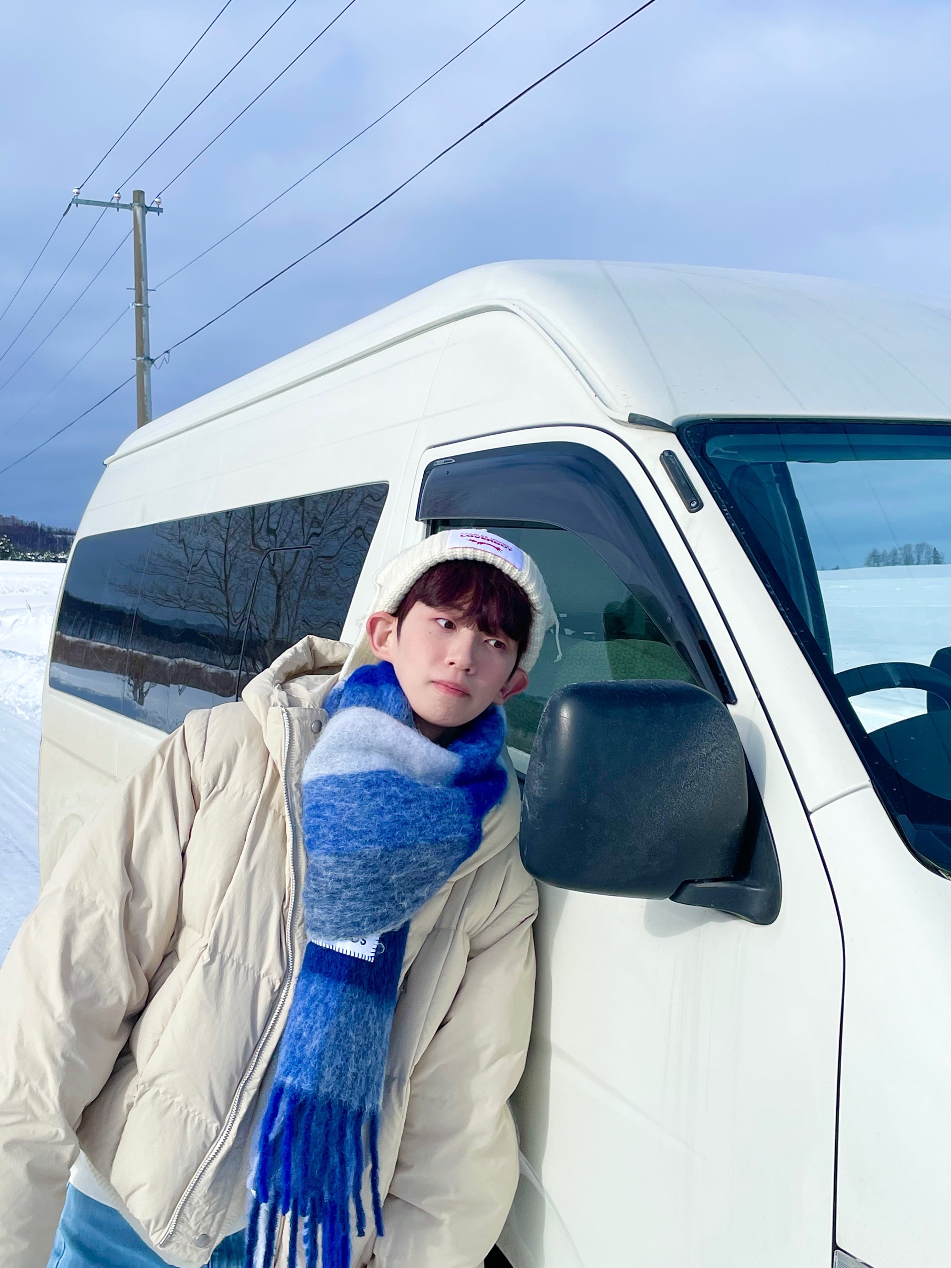 Charles Jeffrey Loverboy Chunky Rabbit Beanie Ecru, Acne Studios Mohair Check Muffler White Grey Royal Blue 착용 스타일 - 1