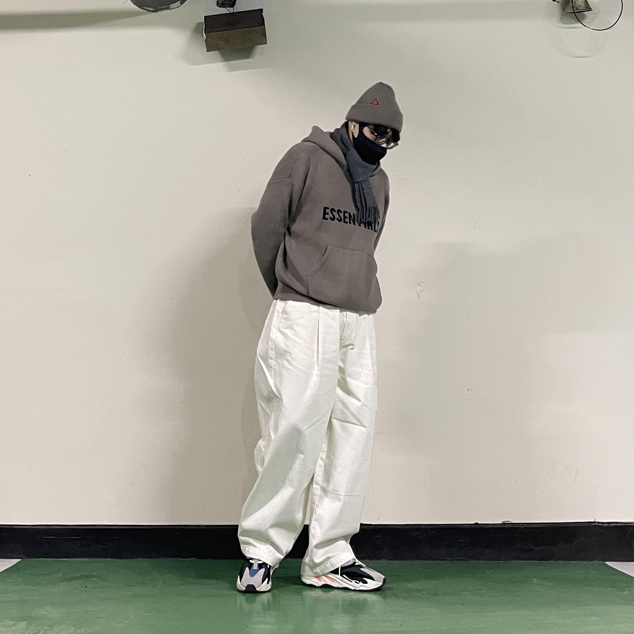 Essentials Knit Pullover Hoodie Taupe - 21SS, Nike NRG ACG Cuffed Beanie Olive Grey 착용 스타일 - 3