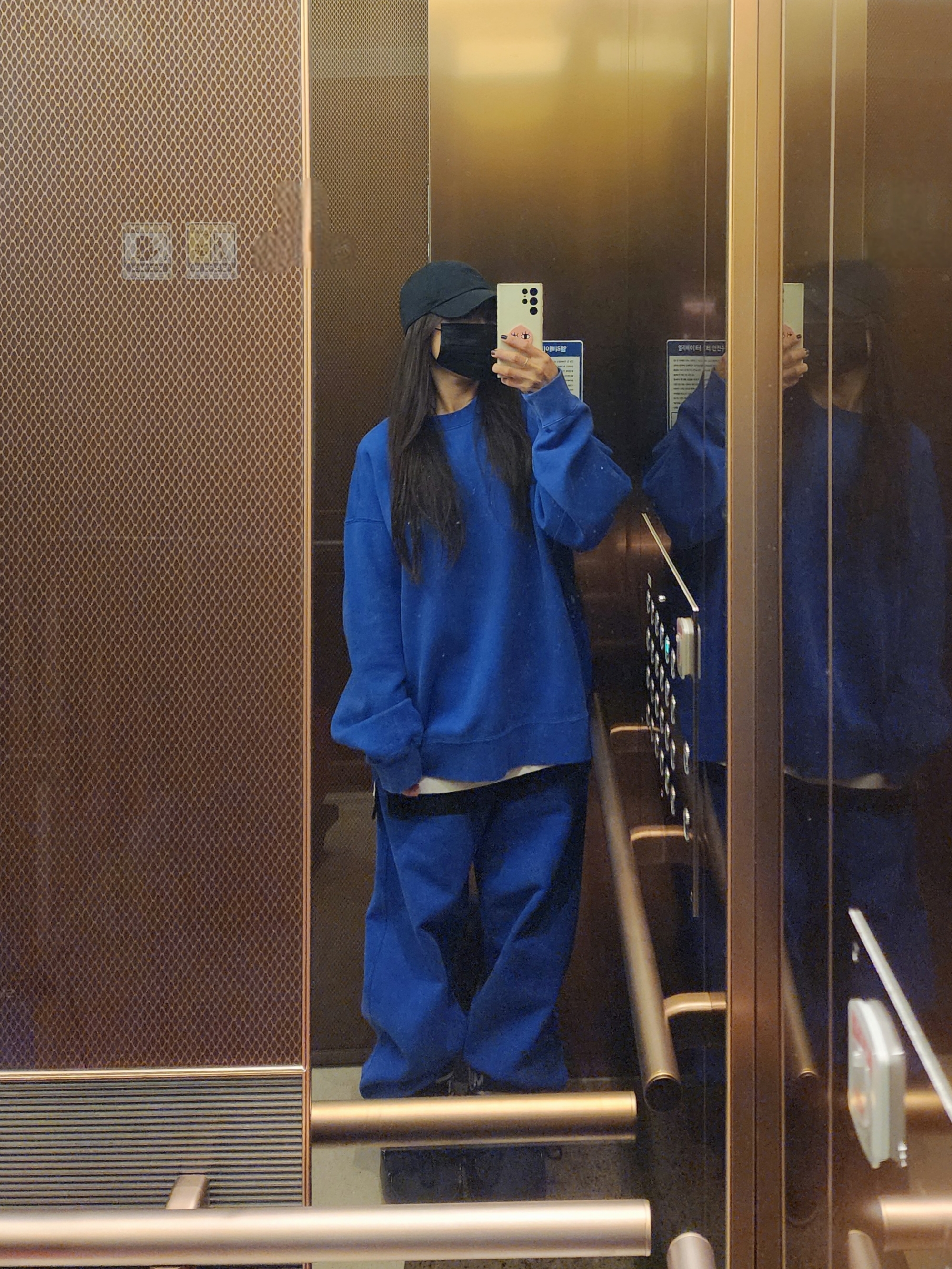 (W) Moon Boot Icon Low Nylon Boots Black, Nike x Stussy NRG Acid Washed Crewneck Game Royal (DR4024-480) 착용 스타일