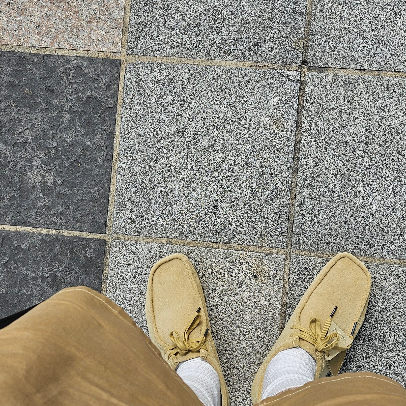 Clarks Wallabee Maple Suede 착용 스타일