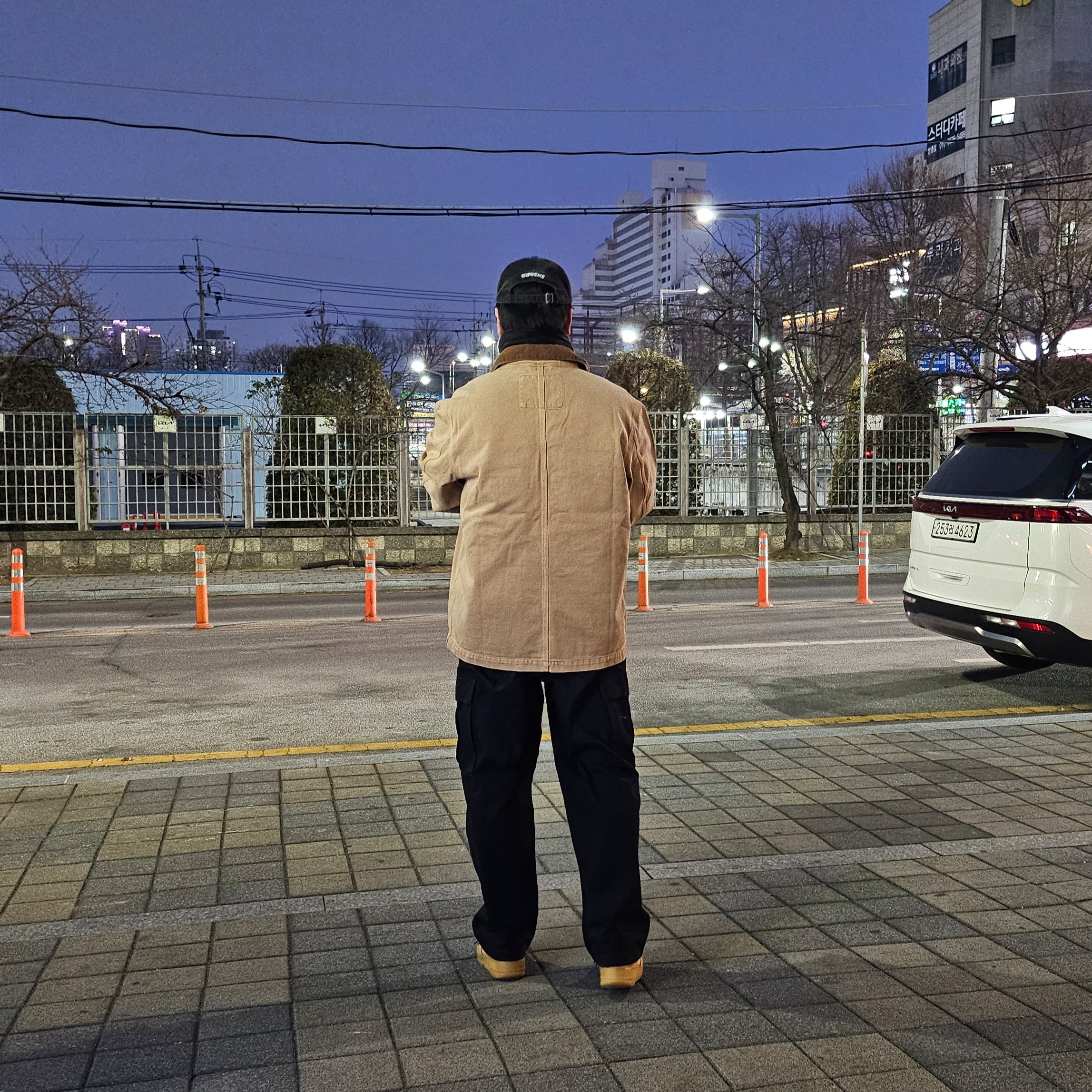 Nike Air Force 1 '07 WB Flax, Supreme Pigment S Logo 6-Panel Black - 24FW 착용 스타일 - 2