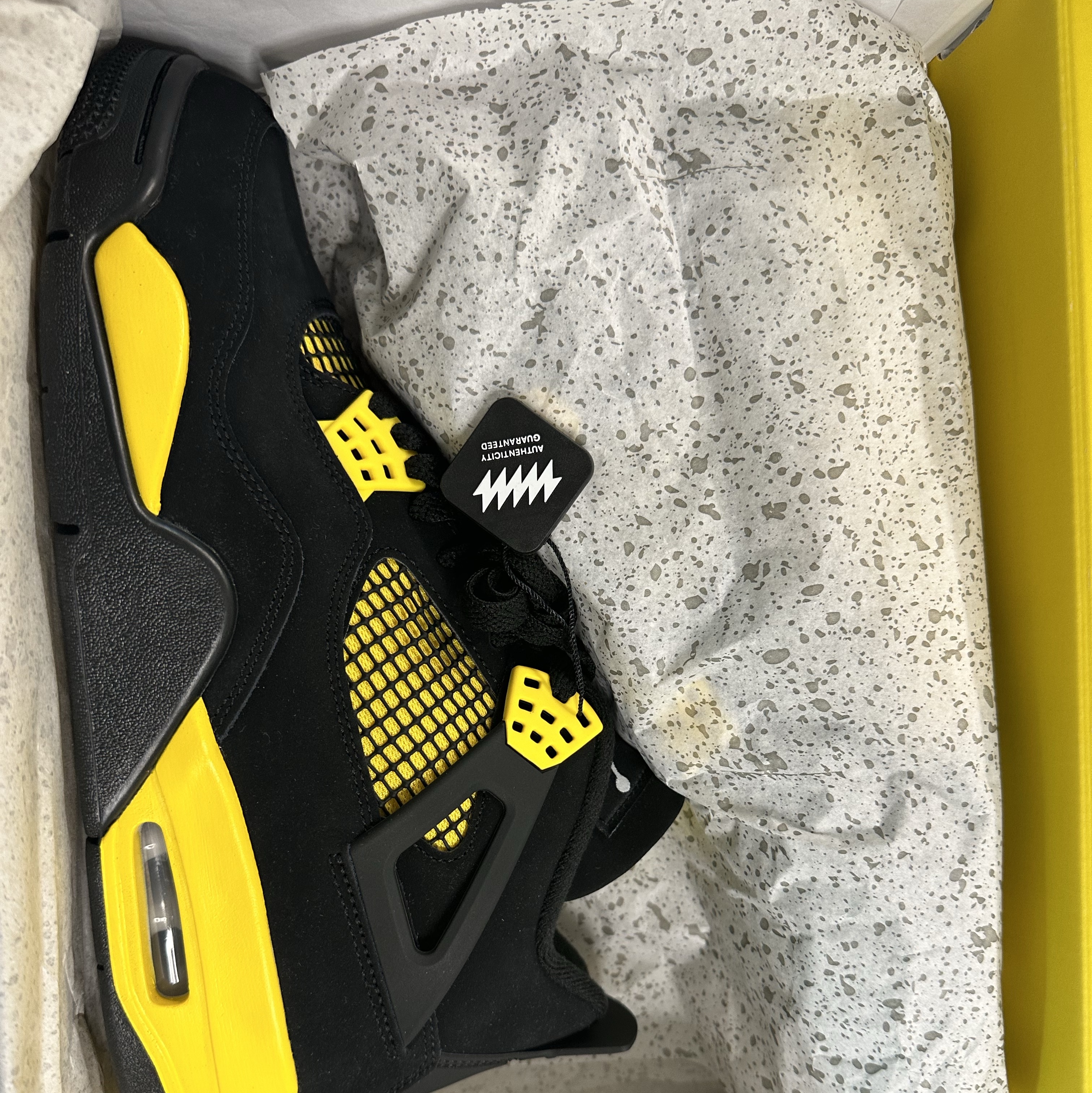 Jordan 4 Retro Thunder 2023 착용 스타일