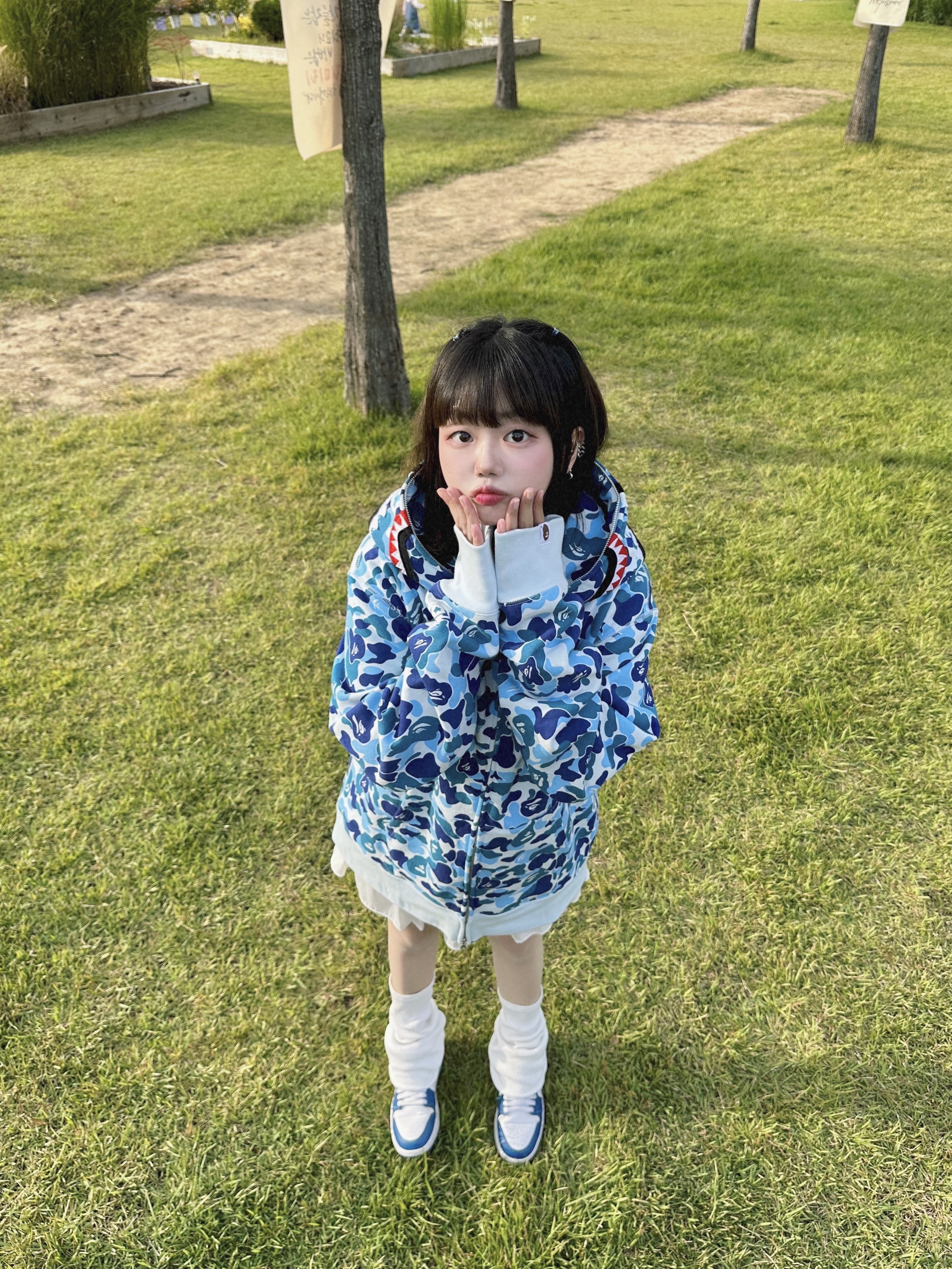 BAPE ABC Camo Shark Full Zip Hoodie Blue, BAPE ABC Camo Shark Half Zip Pullover Hoodie Blue 착용 스타일 - 1