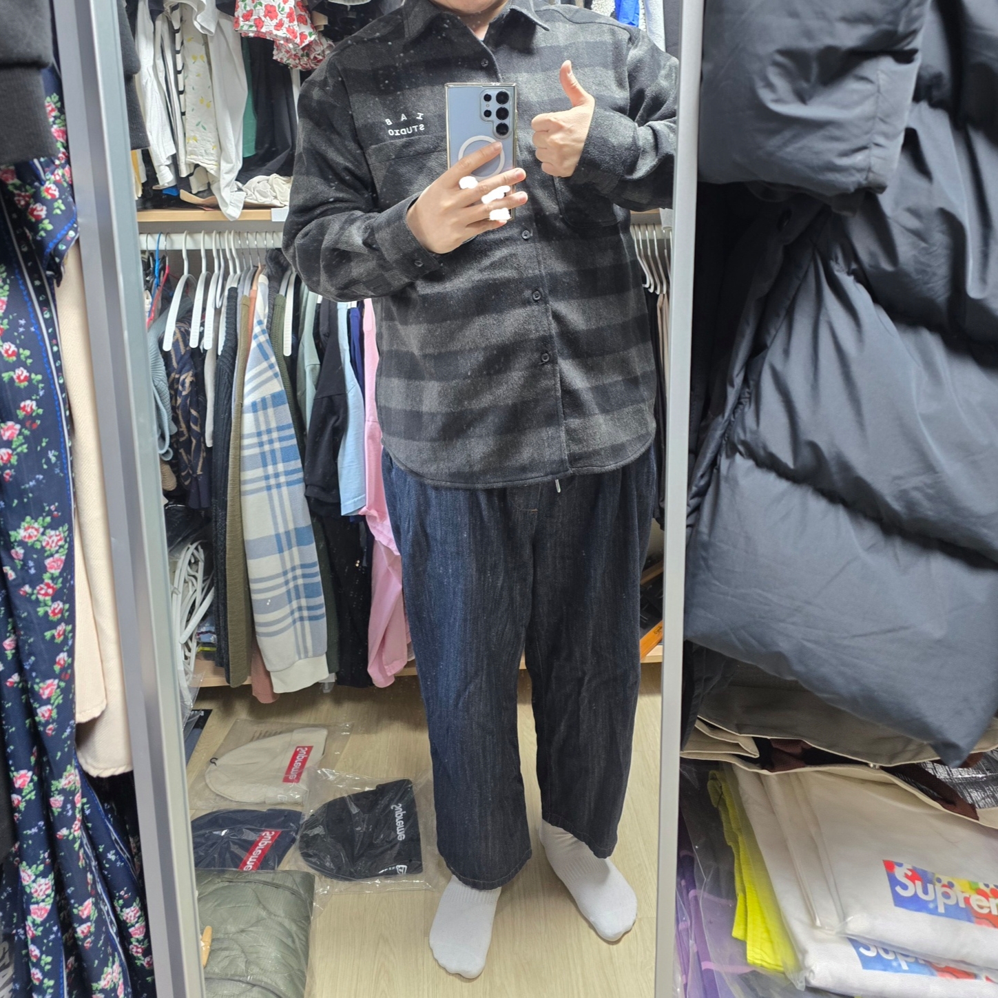 IAB Studio Gingham Check Shirt Black White 착용 스타일 - 2