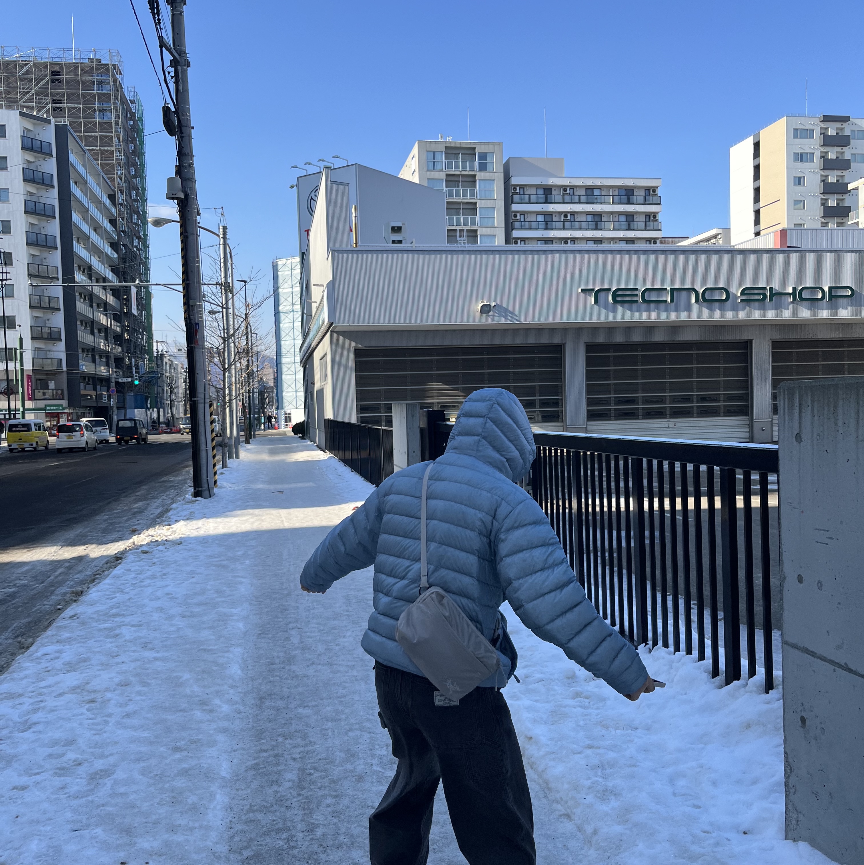 Sansan Gear Suffix Puffer Jacket Sky Blue - 24FW, Arc'teryx Heliad 6 Crossbody Bag Rune 착용 스타일 - 4