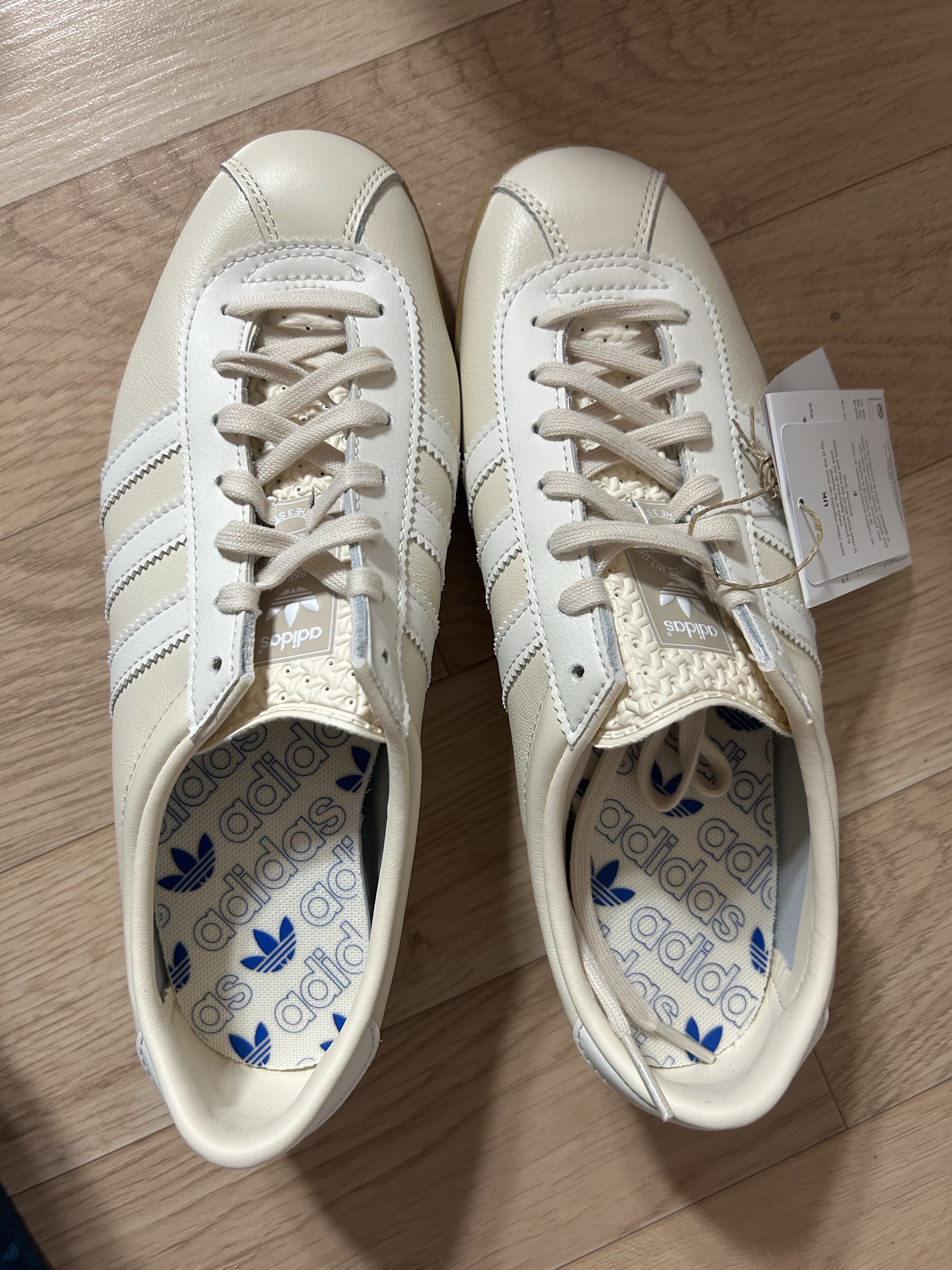 Adidas London Wonder White Core White 착용 스타일