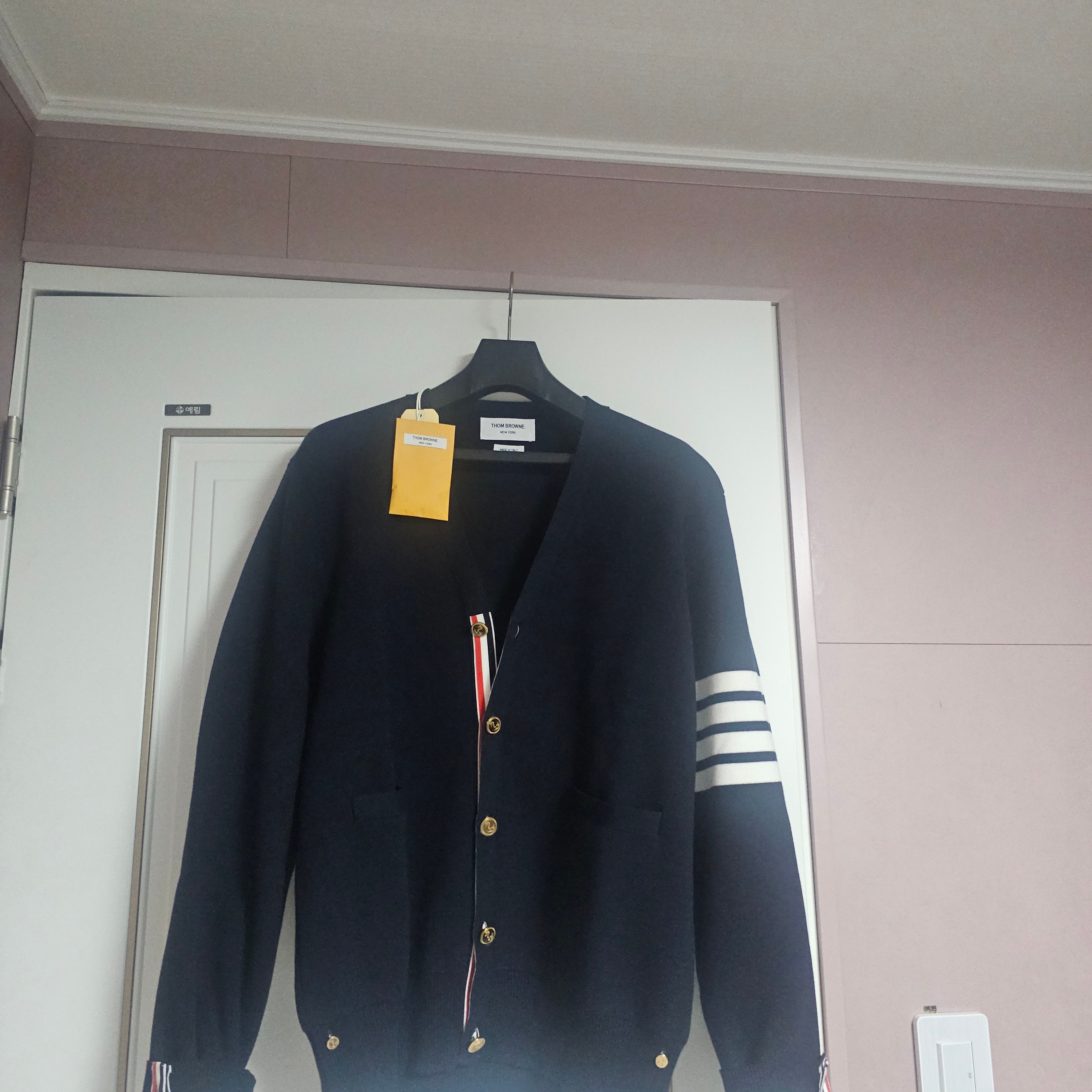 Thom Browne Milano Stitch 4-Bar Cardigan Navy 착용 스타일