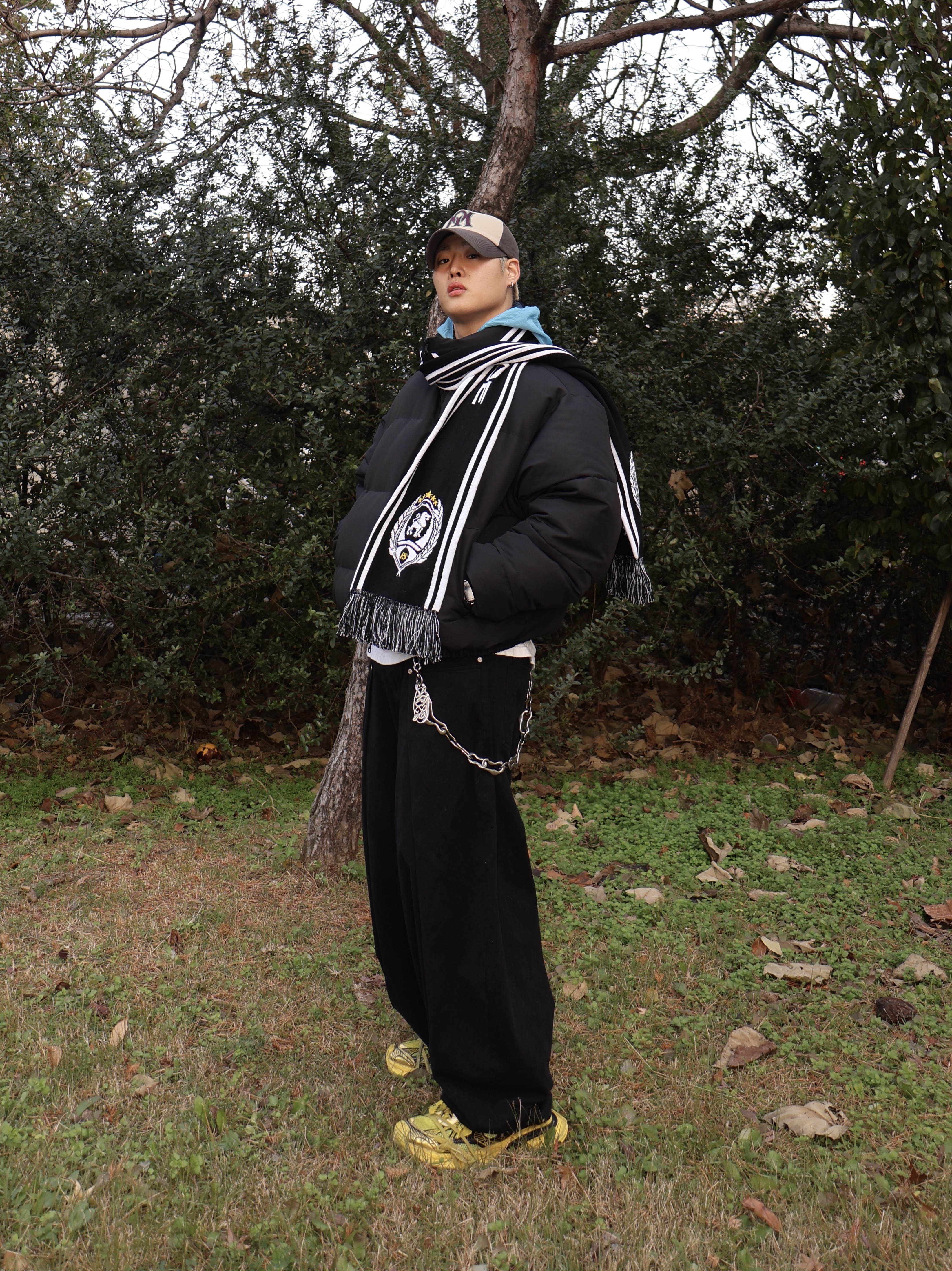 Balenciaga 3XL Sneakers Yellow Black, Undermycar Mu.15 Anti Fxxking Logo Play Triple Logo Crop Padding Jacket Black 착용 스타일 - 2