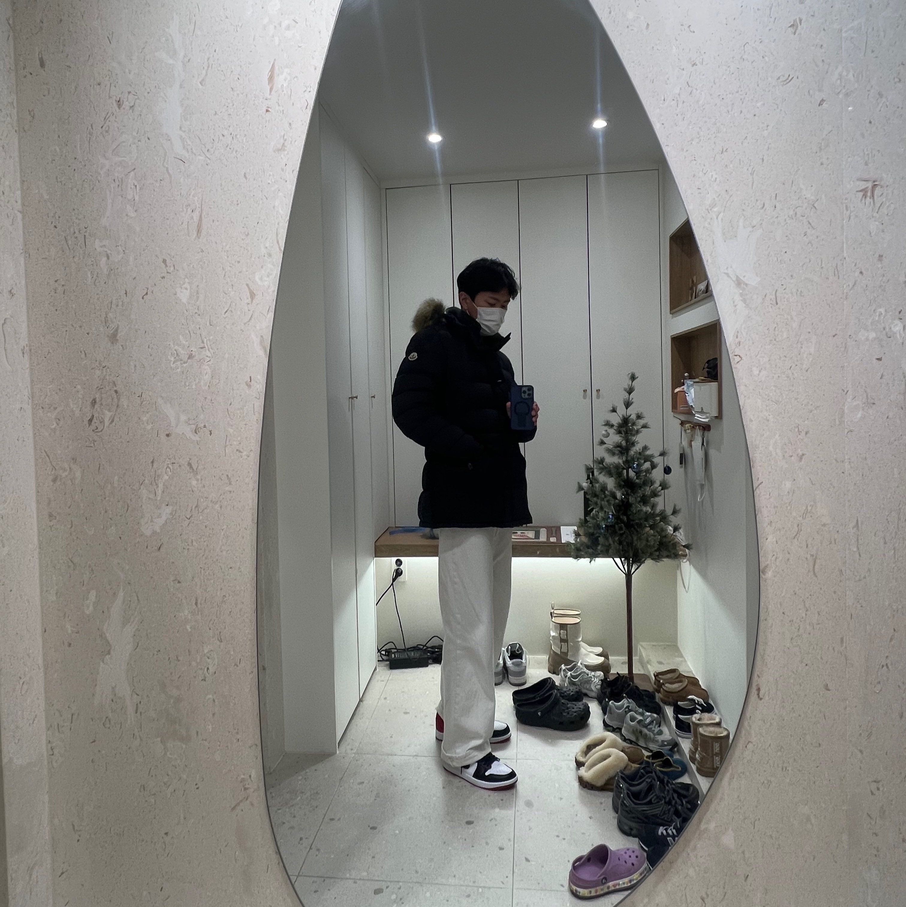 Jordan 1 Retro Low OG Black Toe, Moncler Clunye Short Down Jacket Black - 24FW 착용 스타일