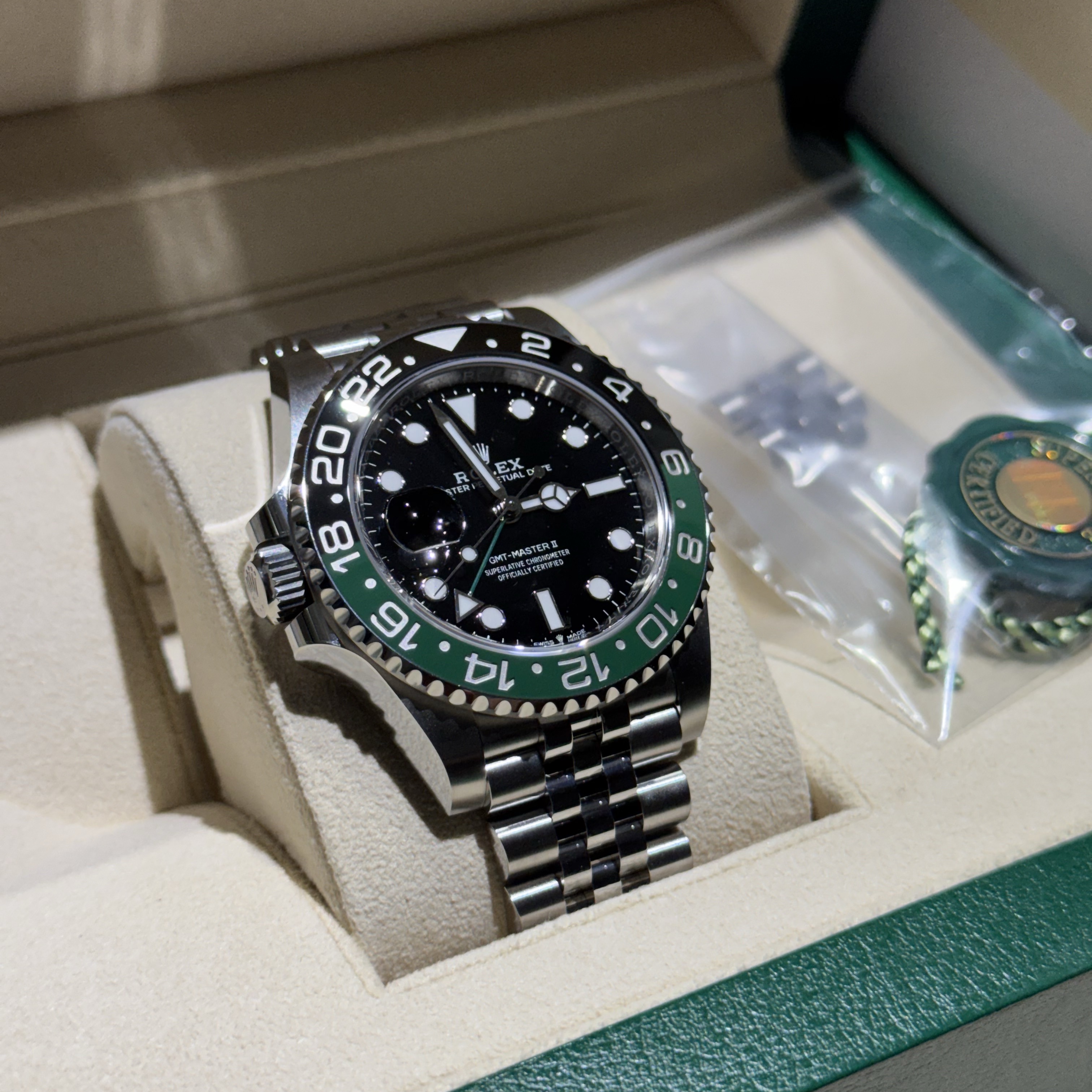 Rolex GMT-Master II 40mm 126720VTNR Black Jubilee 착용 스타일