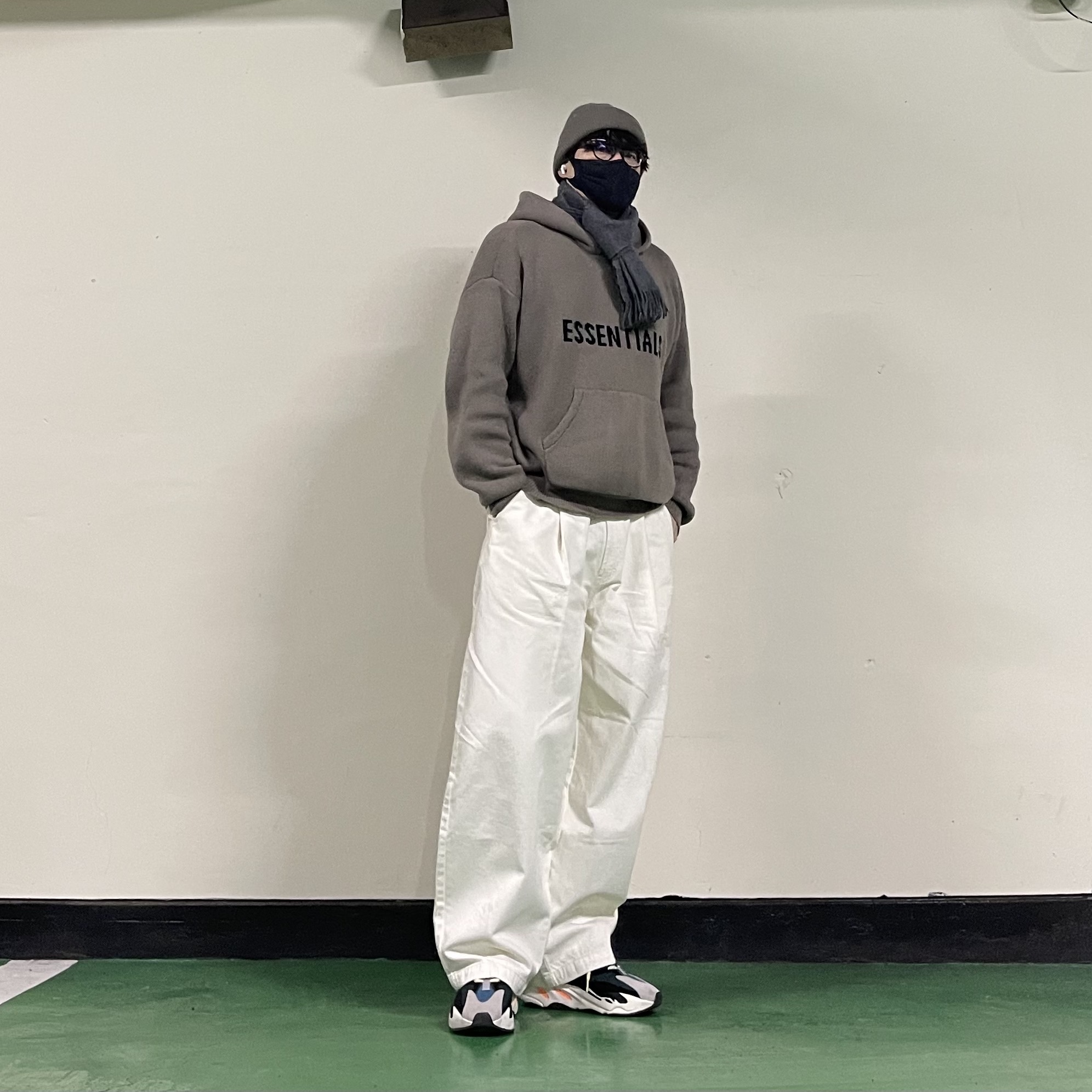Essentials Knit Pullover Hoodie Taupe - 21SS, Nike NRG ACG Cuffed Beanie Olive Grey 착용 스타일 - 1