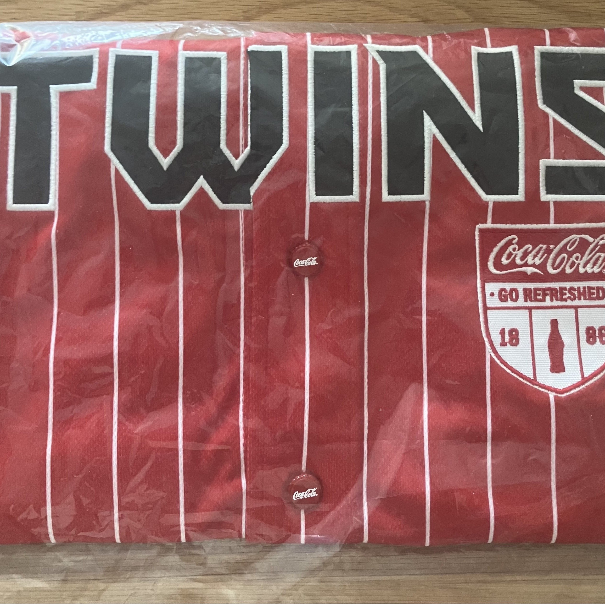 TWINS Coca-Cola Collection Coke Uniform Red Stripe Non Marking Ver. 착용 스타일