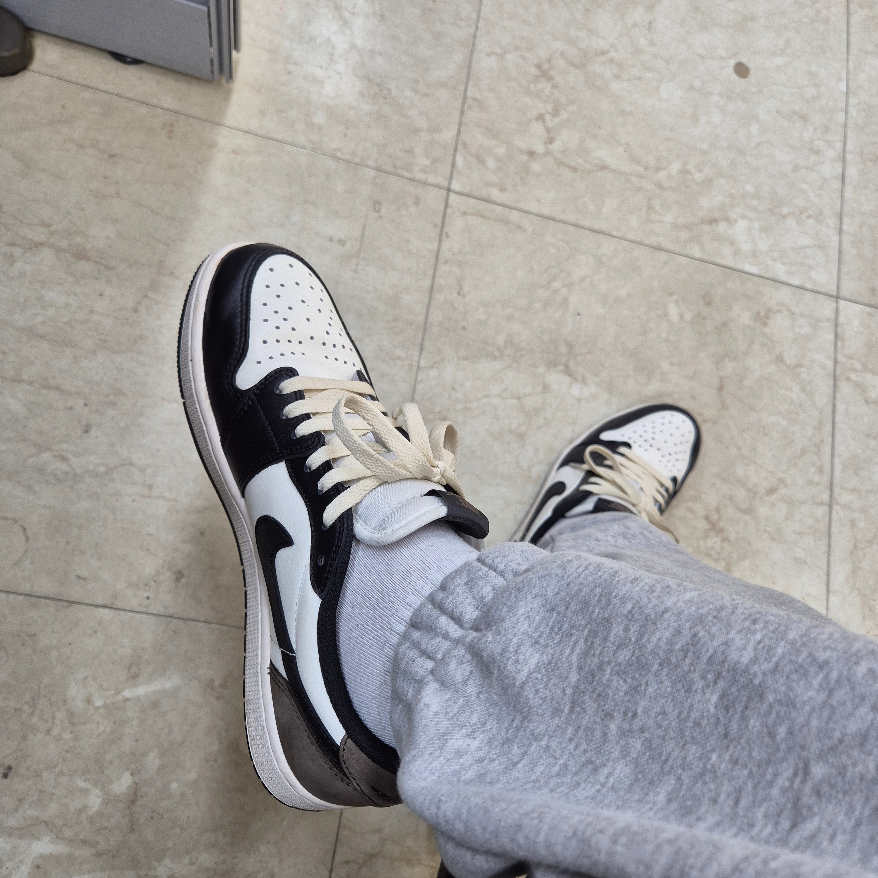 Jordan 1 Retro Low OG Mocha 착용 스타일