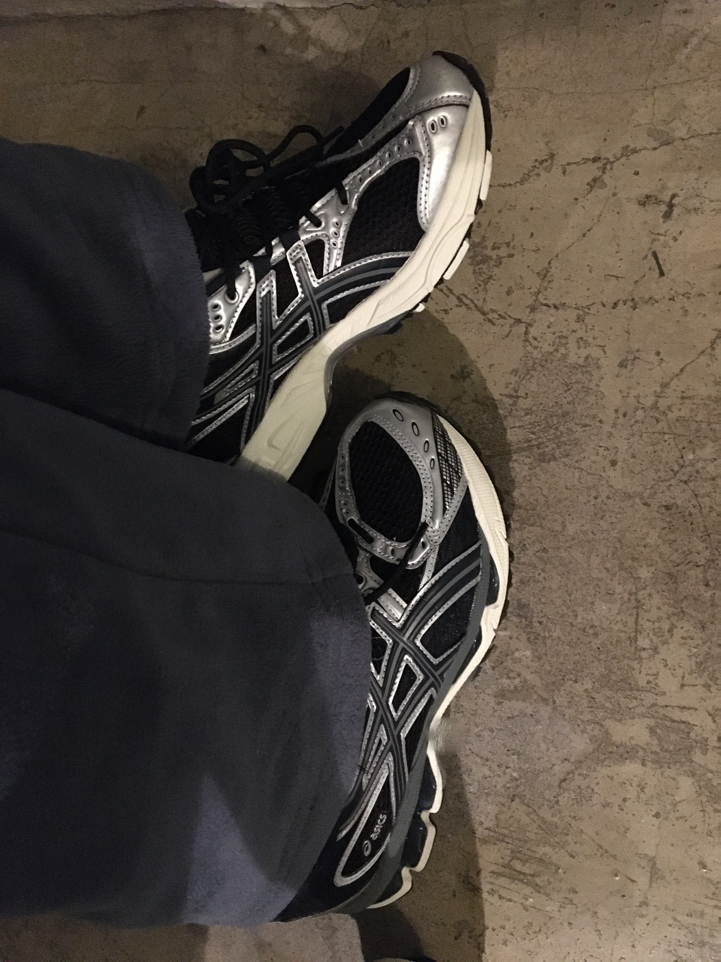 Asics Gel-Nimbus 10.1 Black Midnight 착용 스타일 - 4